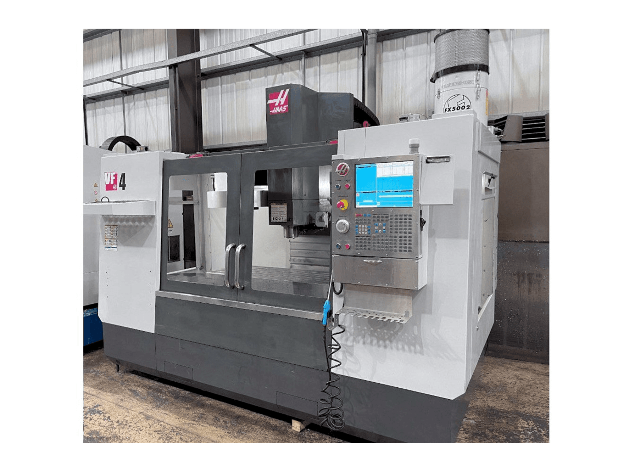 Prikaz stroja HAAS VF-4 sprijeda