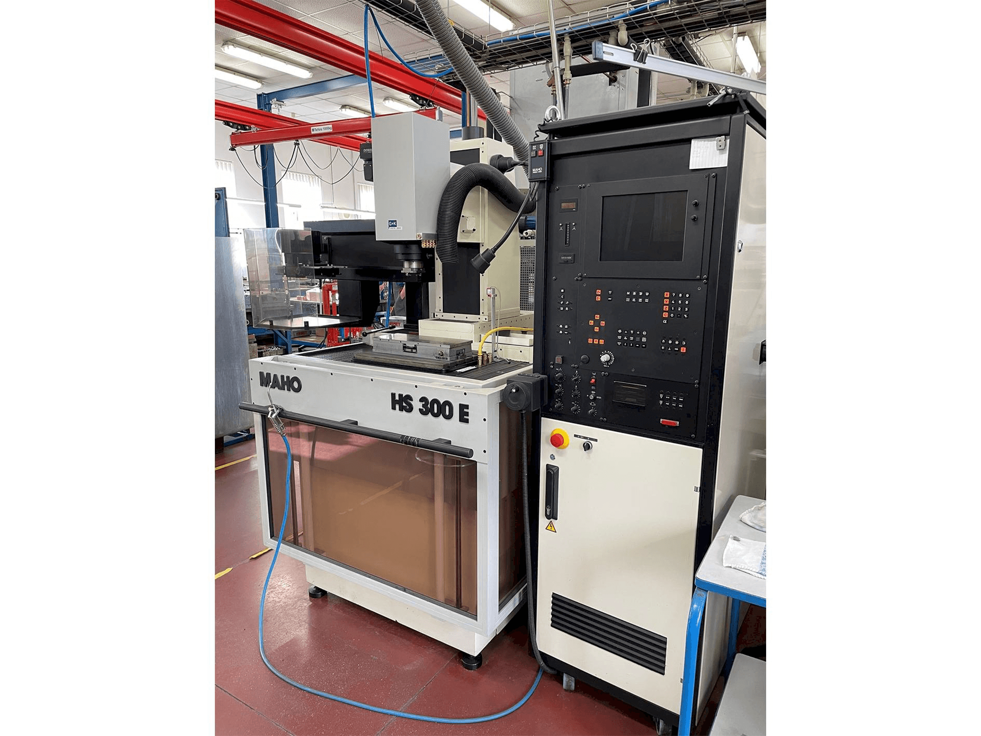 Prikaz stroja Maho HS 300 E sprijeda