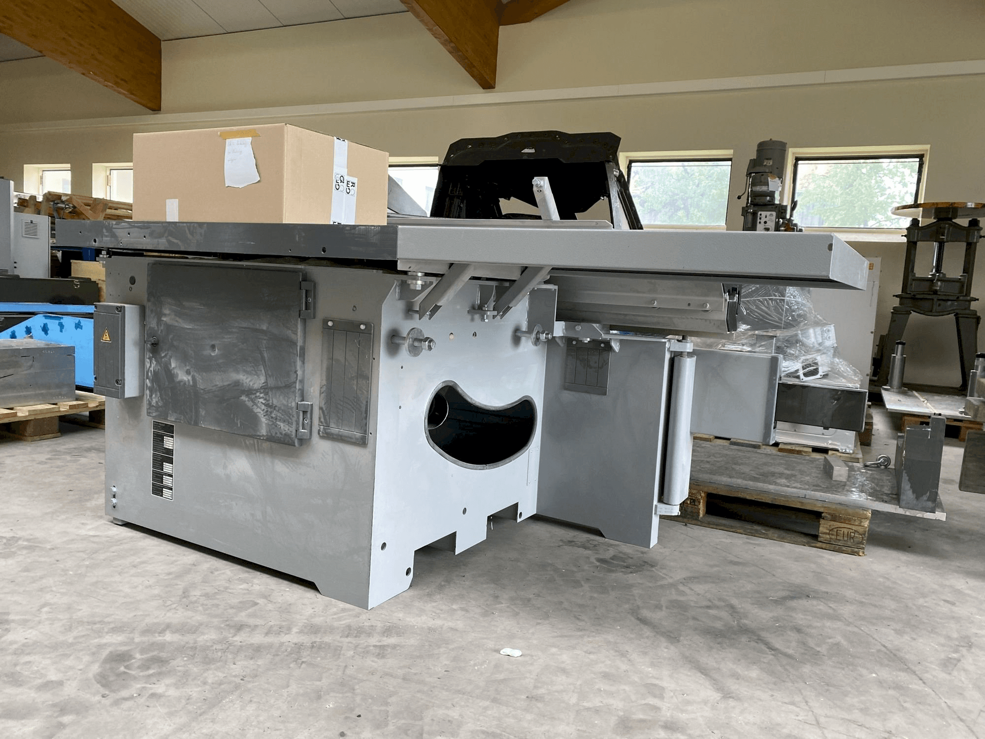Prikaz stroja Altendorf F45 sprijeda