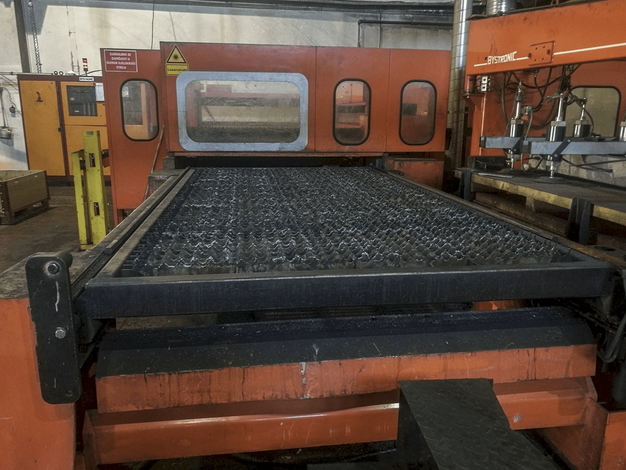 Prikaz stroja Bystronic Bystar 3015 sprijeda