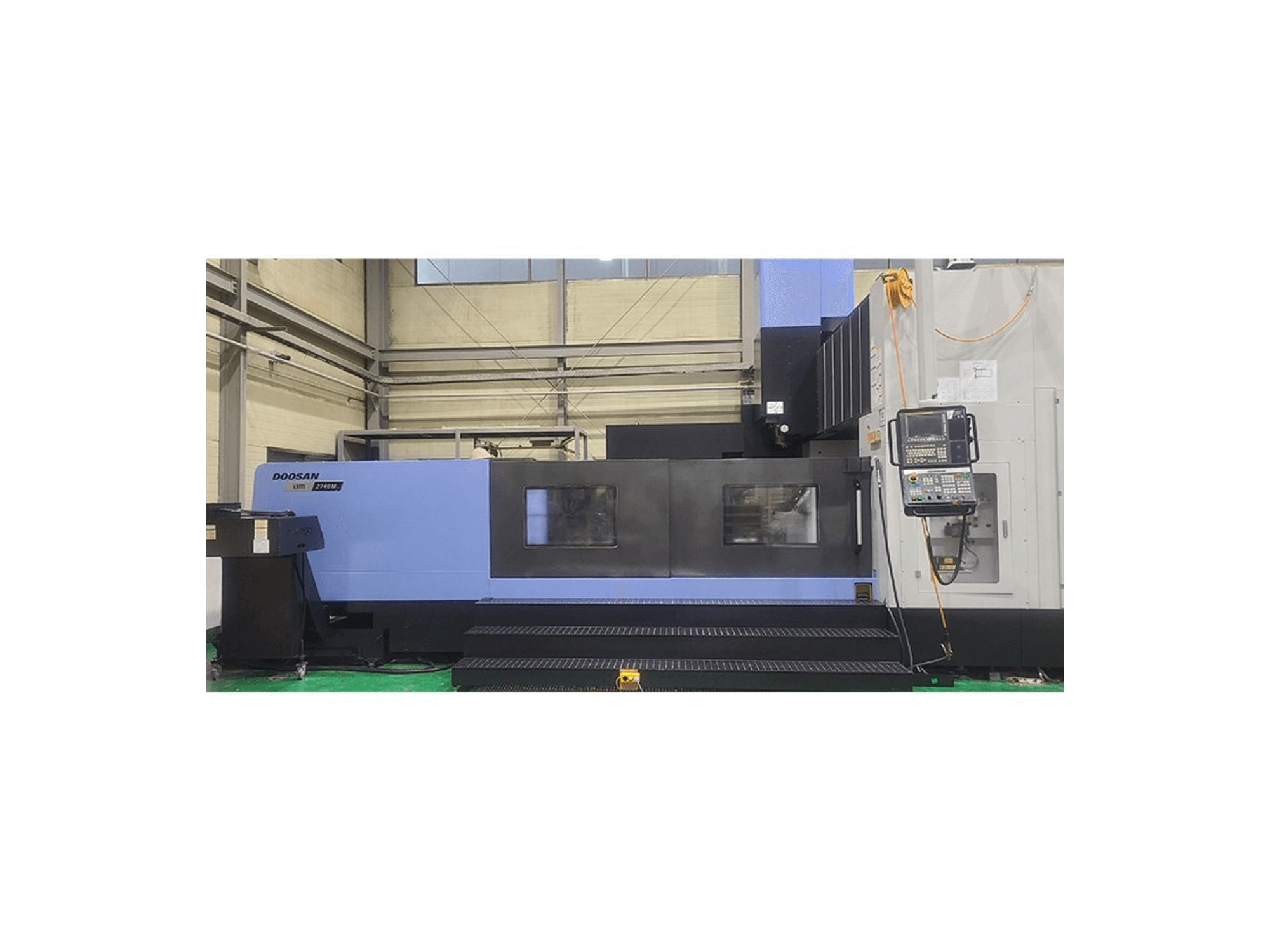 Prikaz stroja Doosan BM 2740M sprijeda