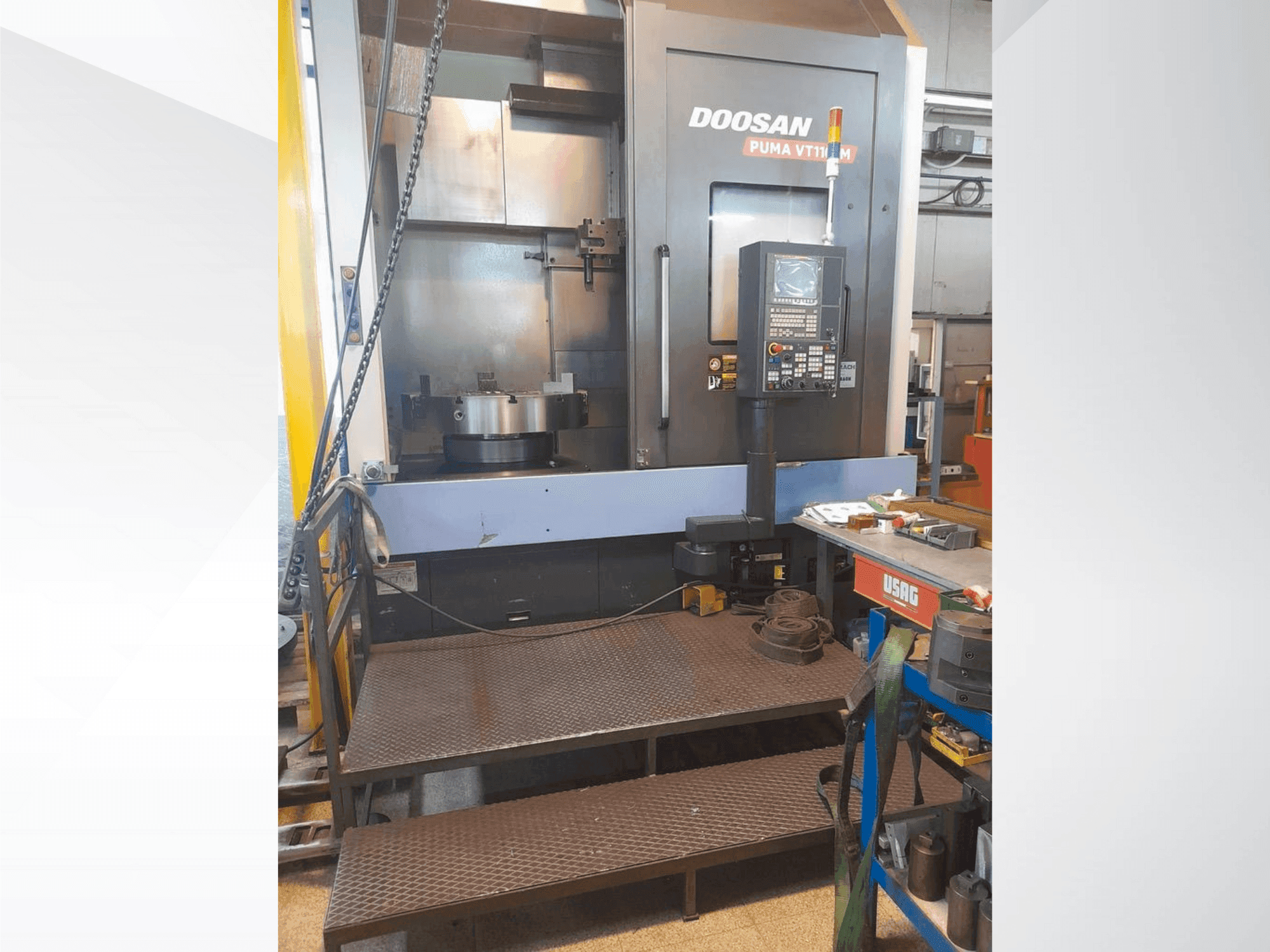 Prikaz stroja DOOSAN VT1100M sprijeda