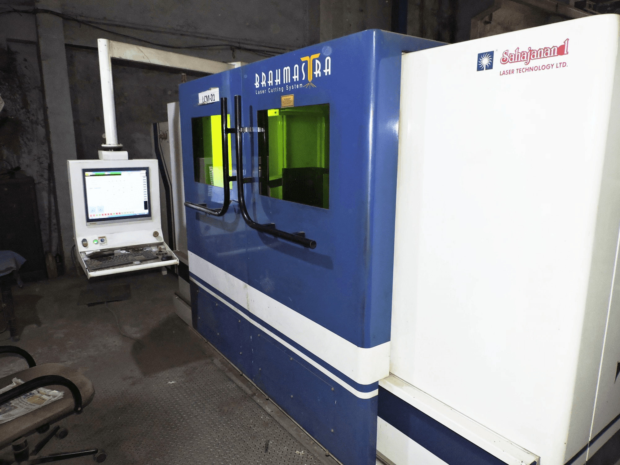 Prikaz stroja Sahajanand Brahmastra- Vector 3015 F1.0 slijeva