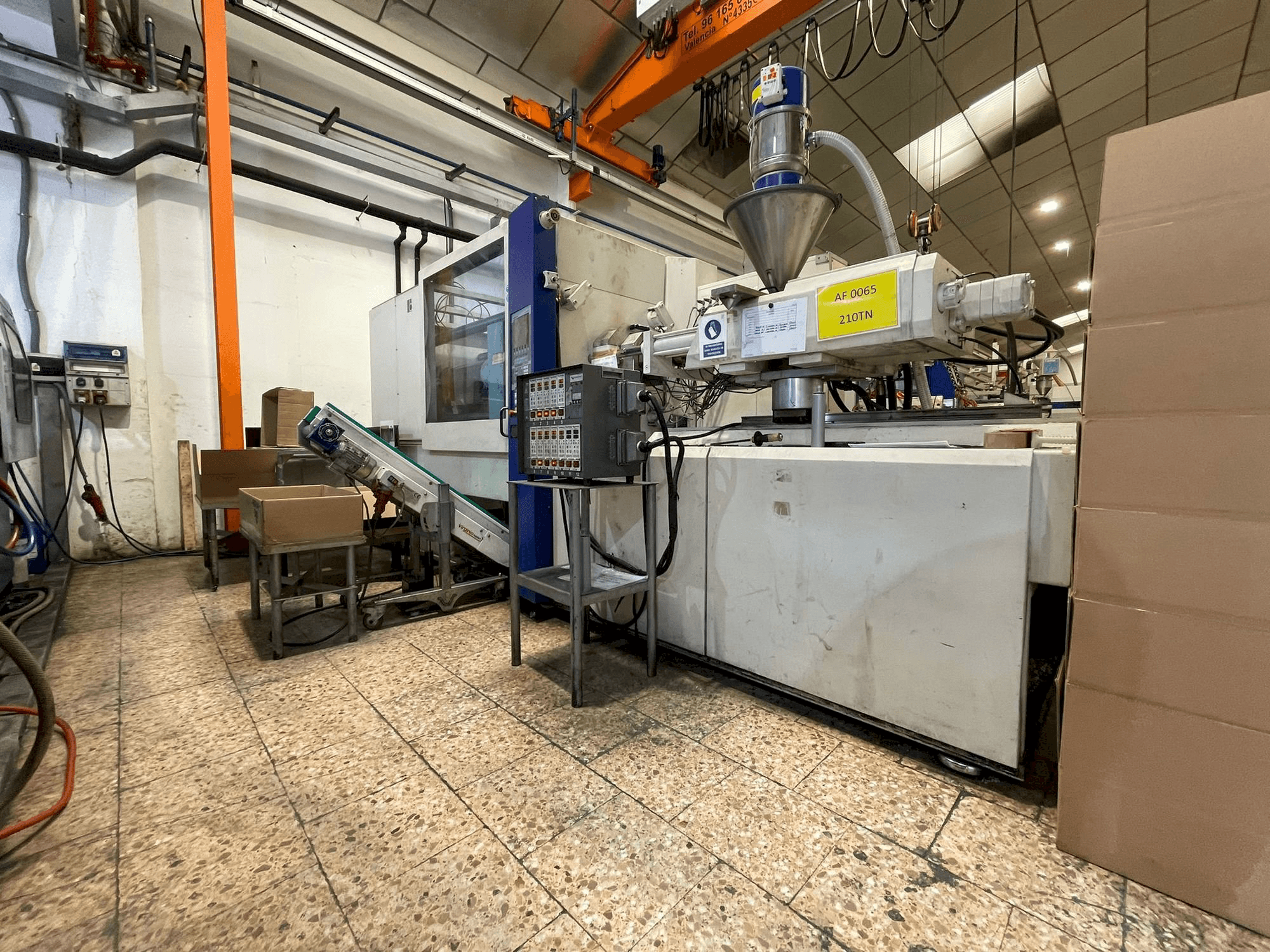 Prikaz desne strane stroja Battenfeld HM 210/1000 S