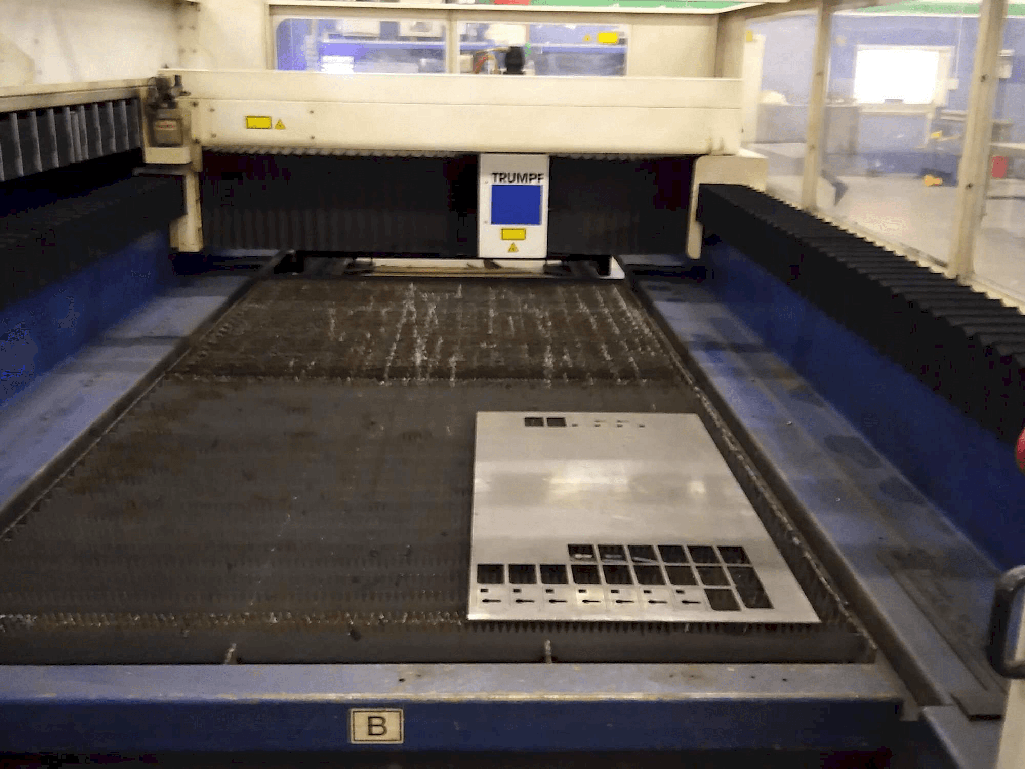 Prikaz stroja Trumpf L3030 sprijeda