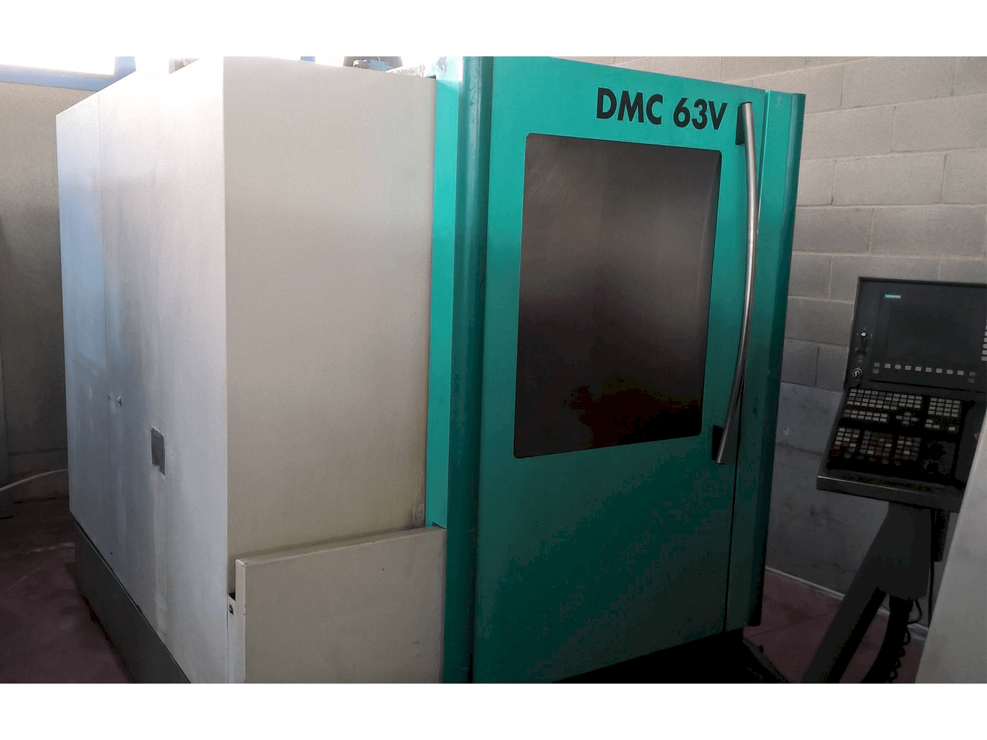 Prikaz stroja DECKEL MAHO DMC 63V sprijeda