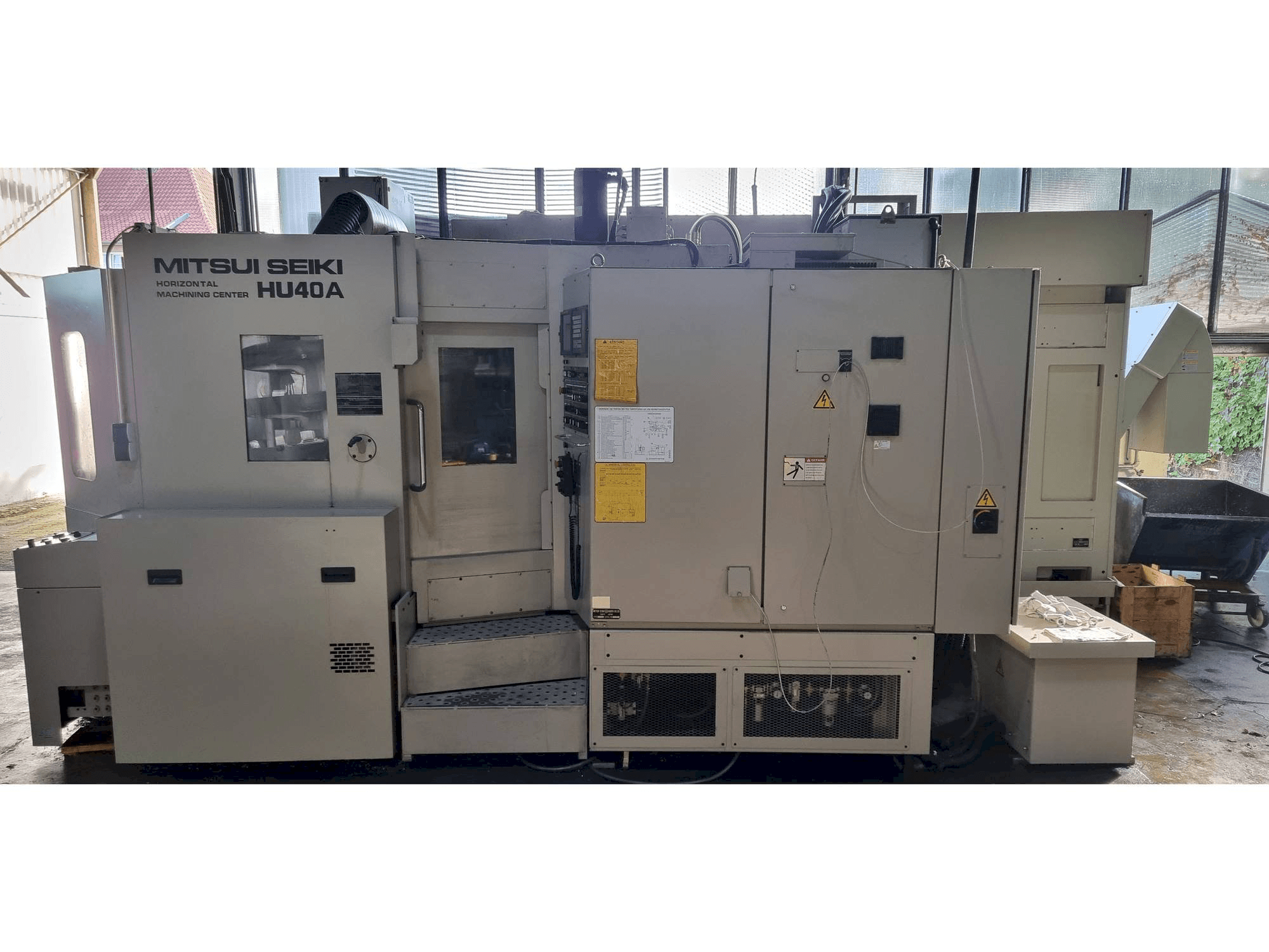 Prikaz stroja Mitsui Seiki HU40A sprijeda