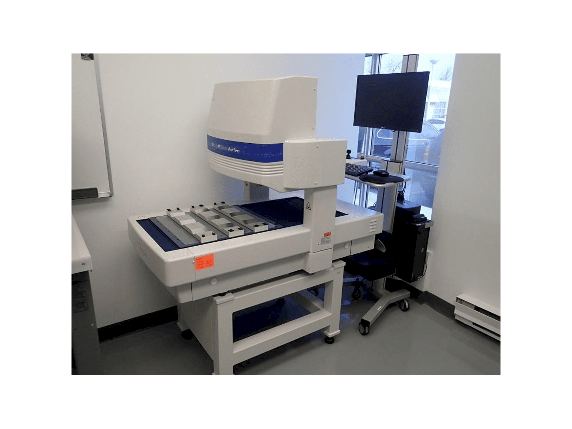 Prikaz stroja Mitutoyo QV-L404Z1L-D sprijeda