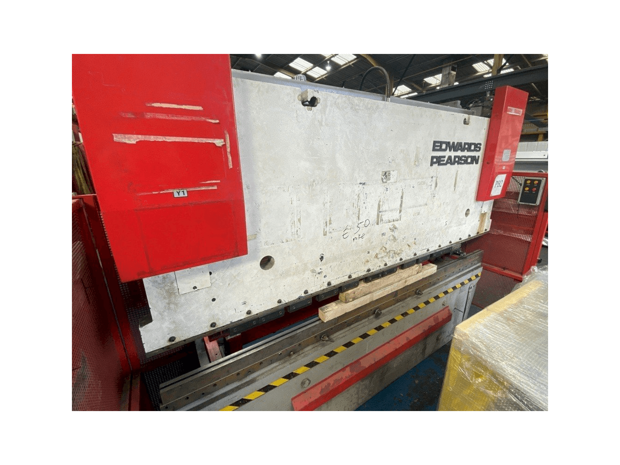 Prikaz stroja EDWARDS PEARSON PR6 100/3100 sprijeda