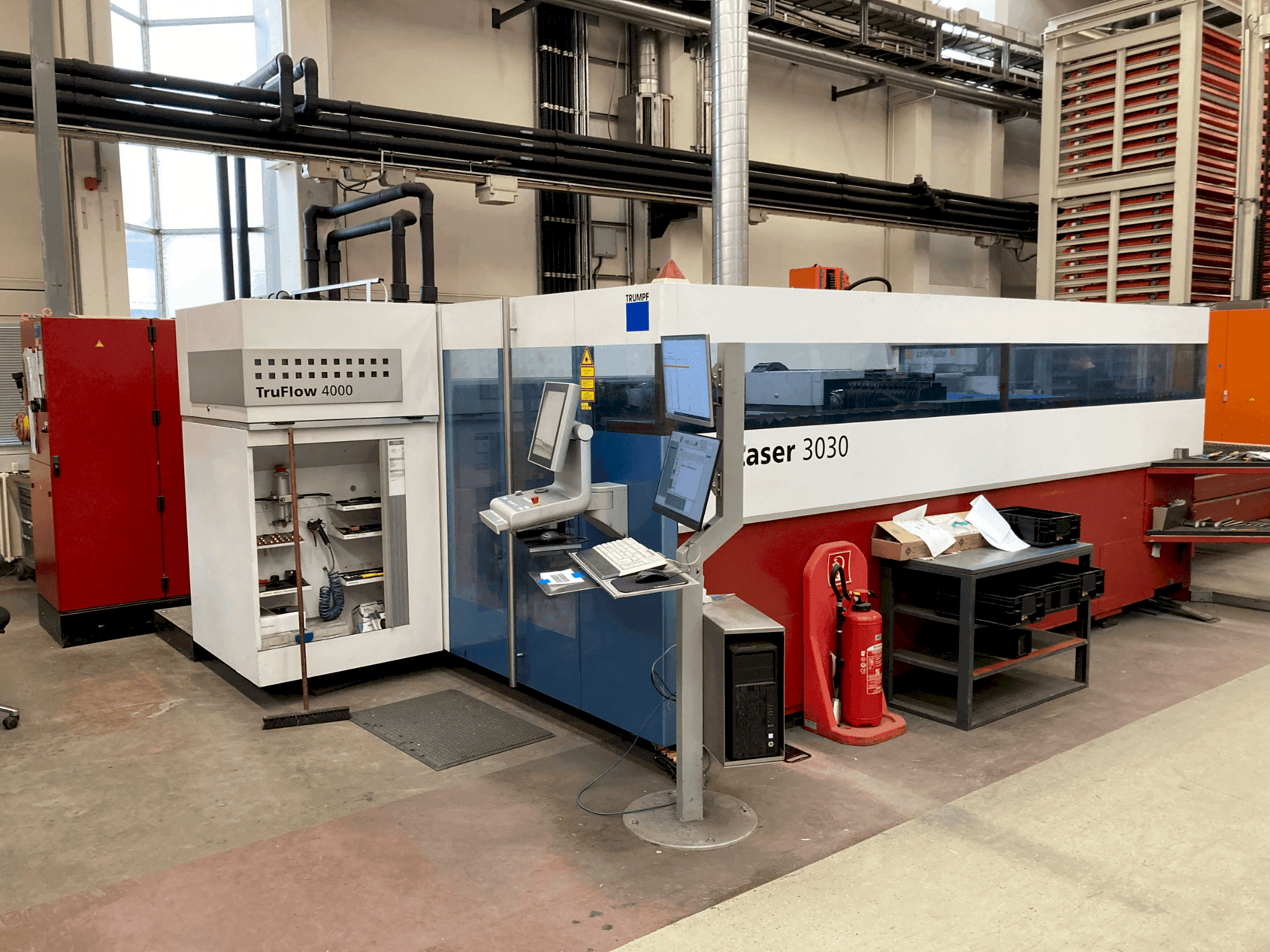 Prikaz stroja TRUMPF TruLaser 3030 sprijeda
