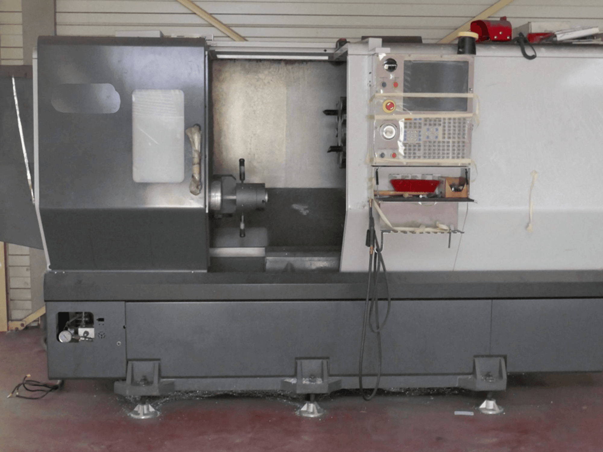 Prikaz stroja HAAS ST-30 sprijeda