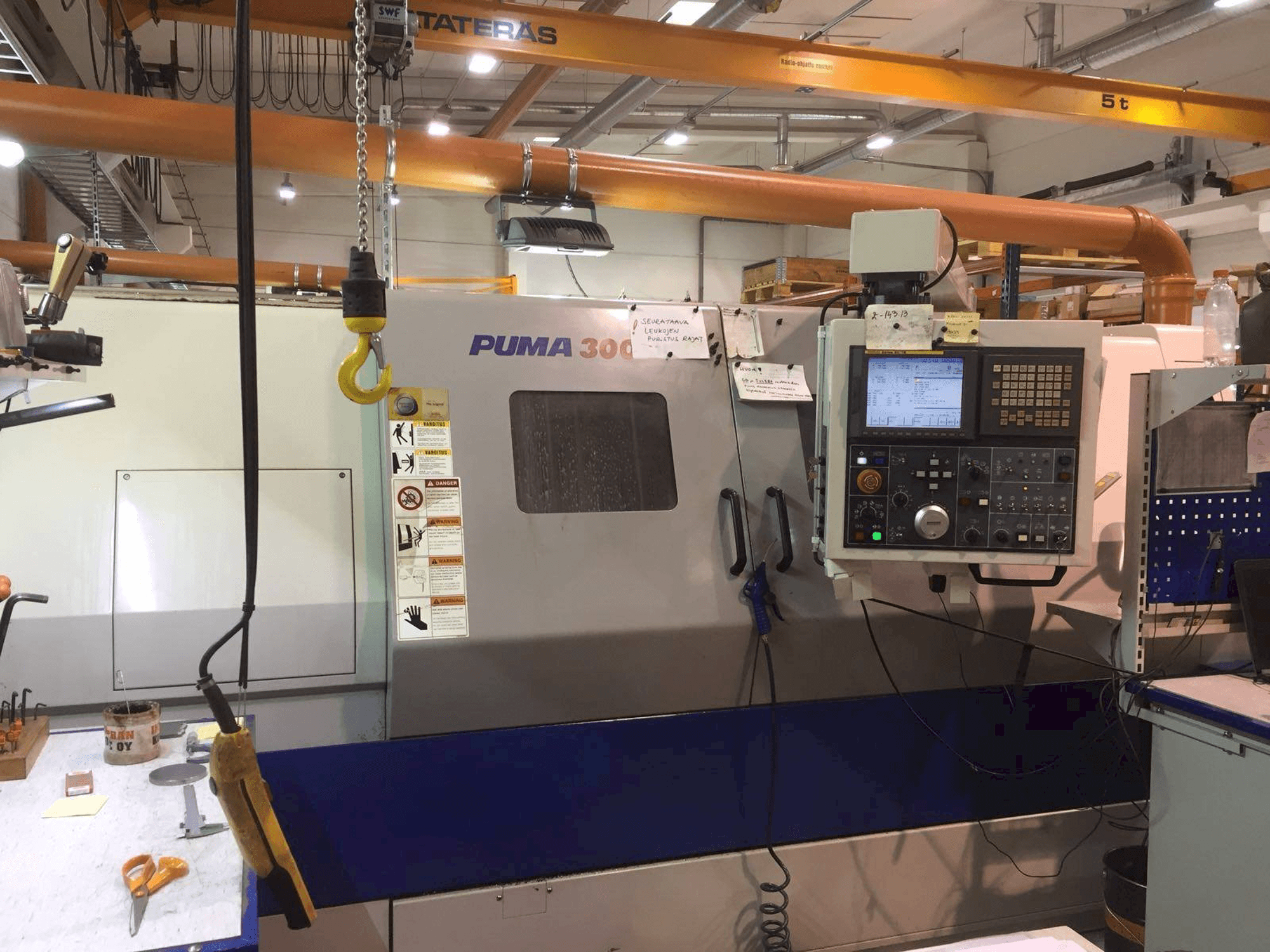 Prikaz stroja Doosan Puma 300LC sprijeda