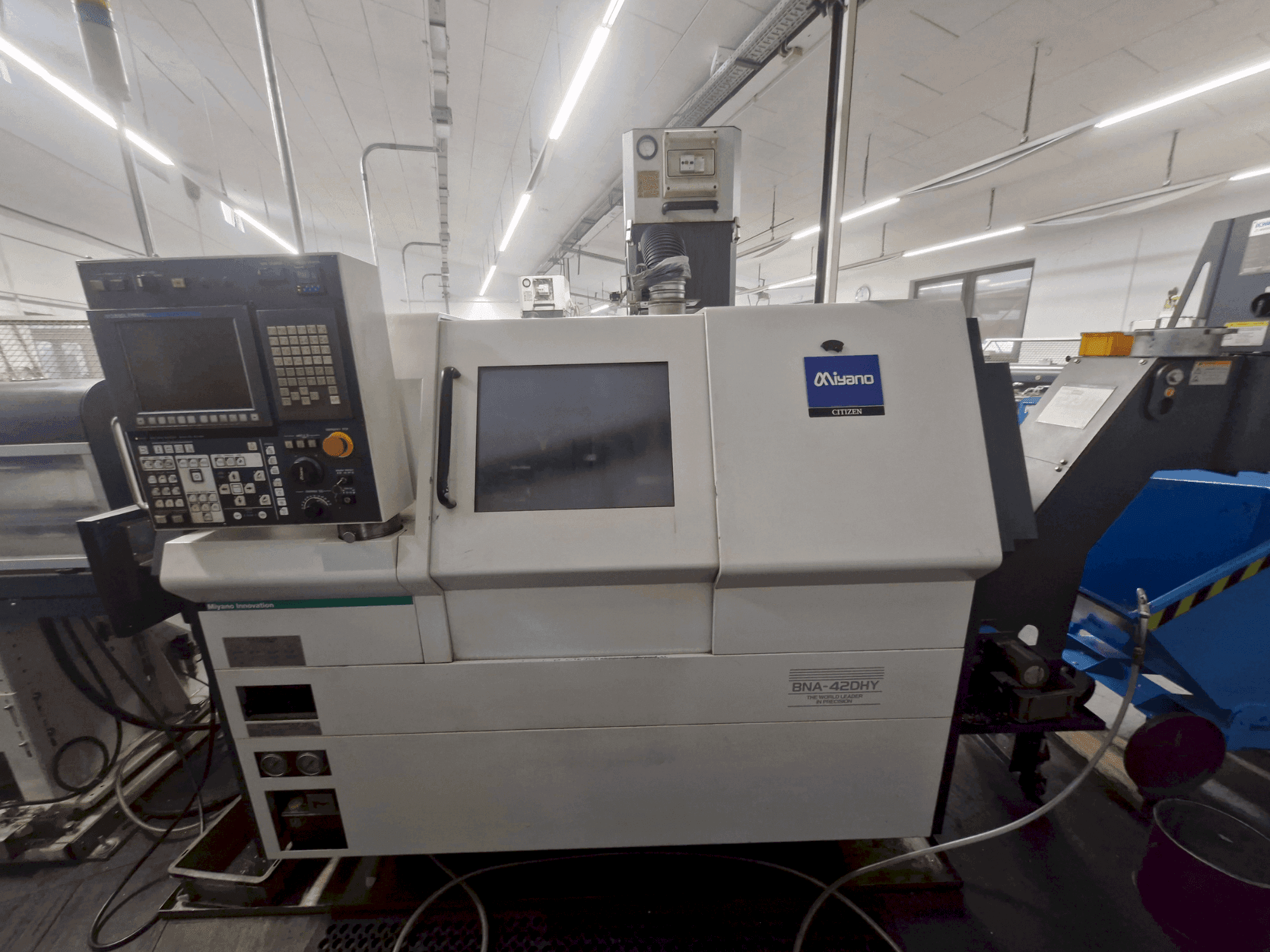 Prikaz stroja Miyano BNA-42DHY sprijeda