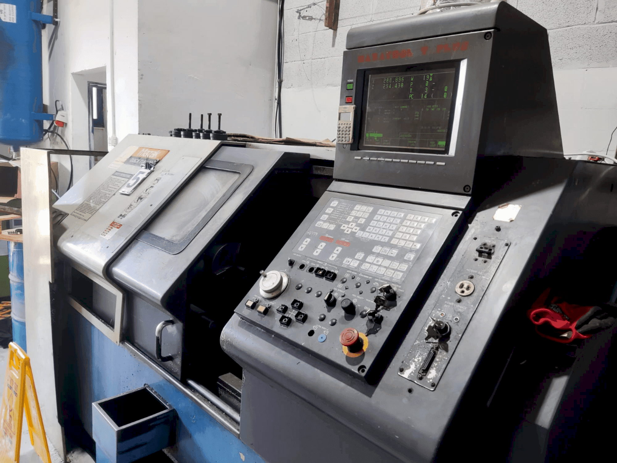 Prikaz stroja Mazak Quick Turn 20 (1996) sprijeda