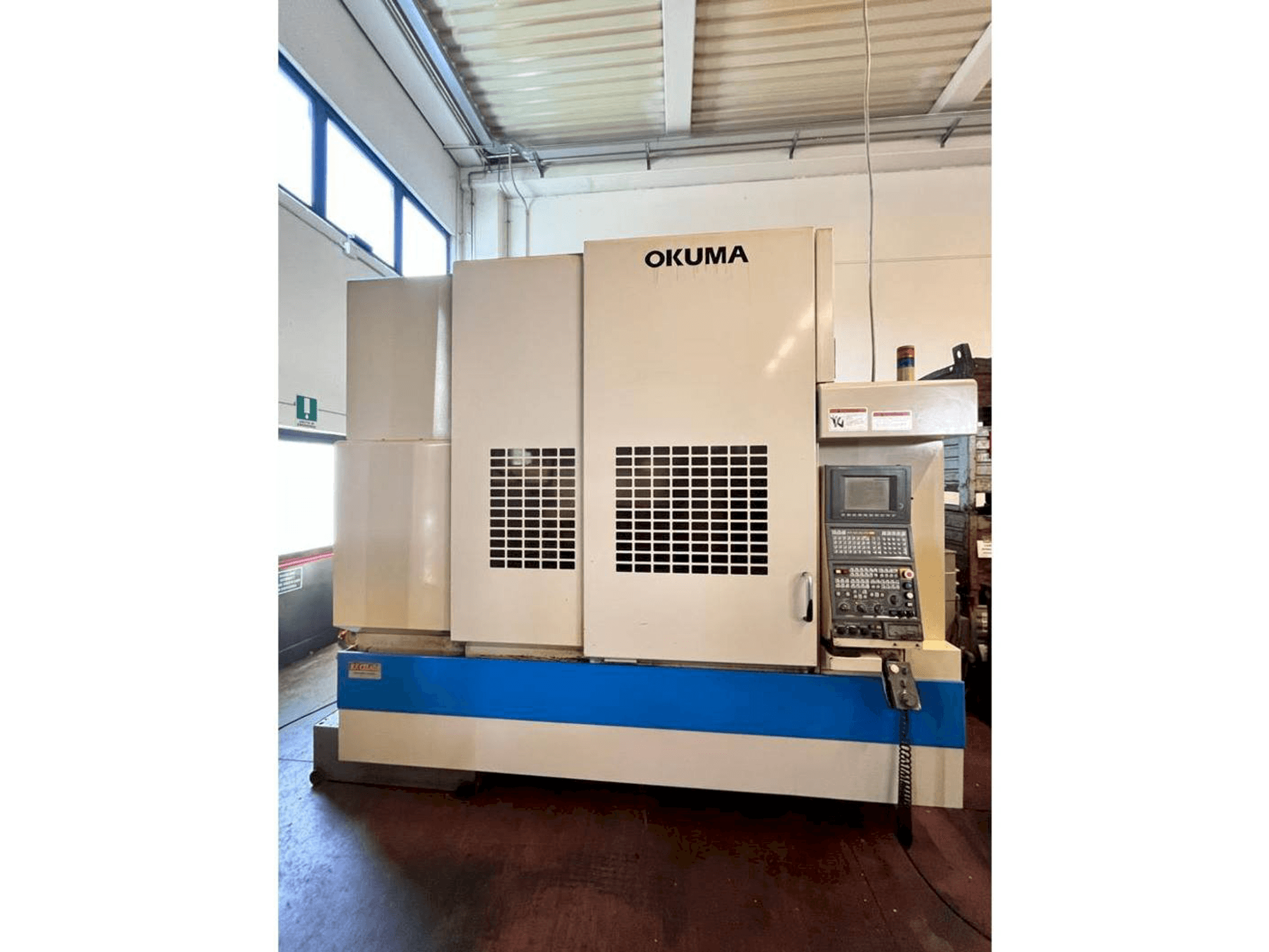 Prikaz stroja Okuma MX55 VA sprijeda