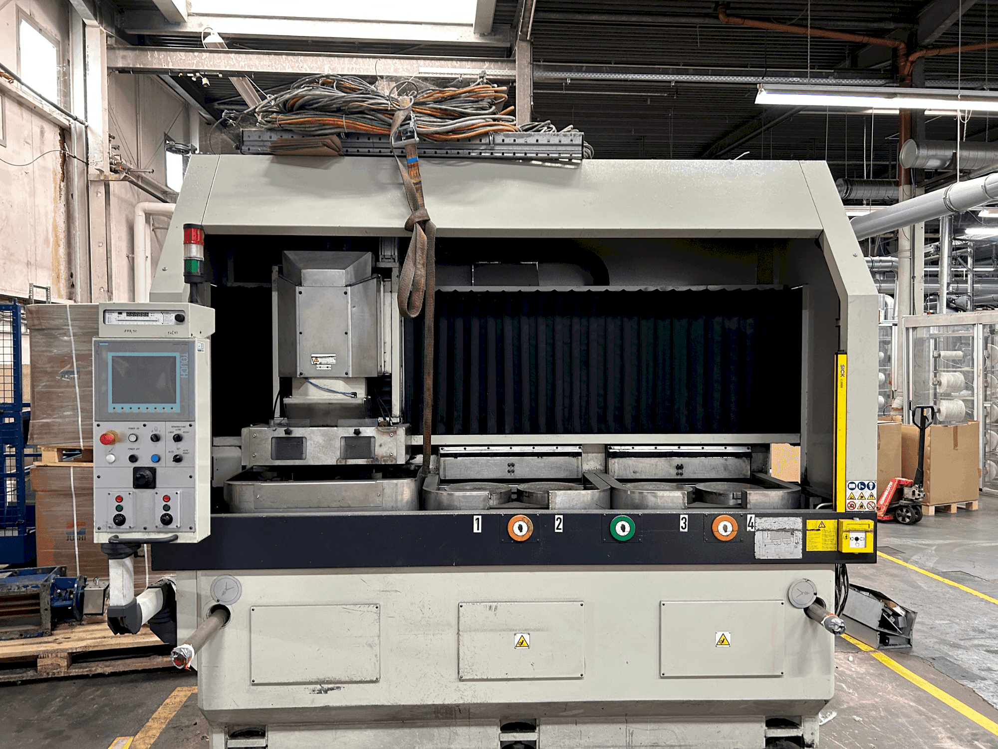 Prikaz stroja Lodi VHP 300 4T CN sprijeda