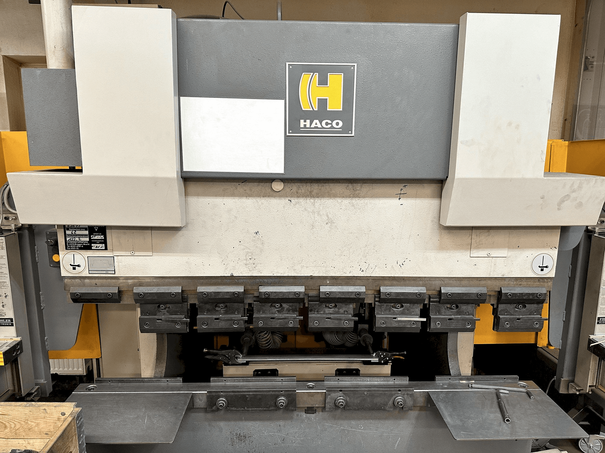 Prikaz stroja HACO ERM 16040 sprijeda