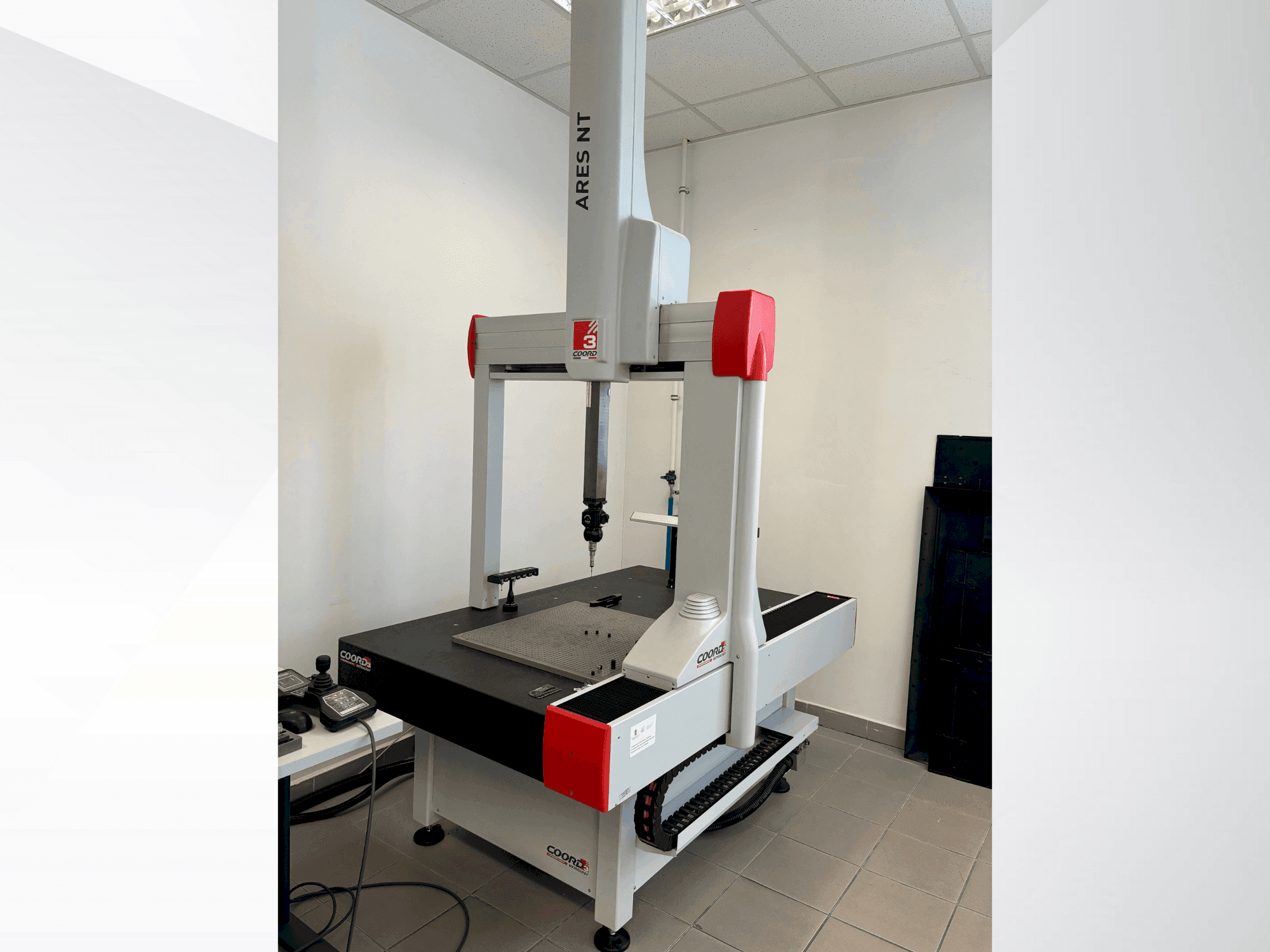 Prikaz stroja Coord3 ARES NT sprijeda