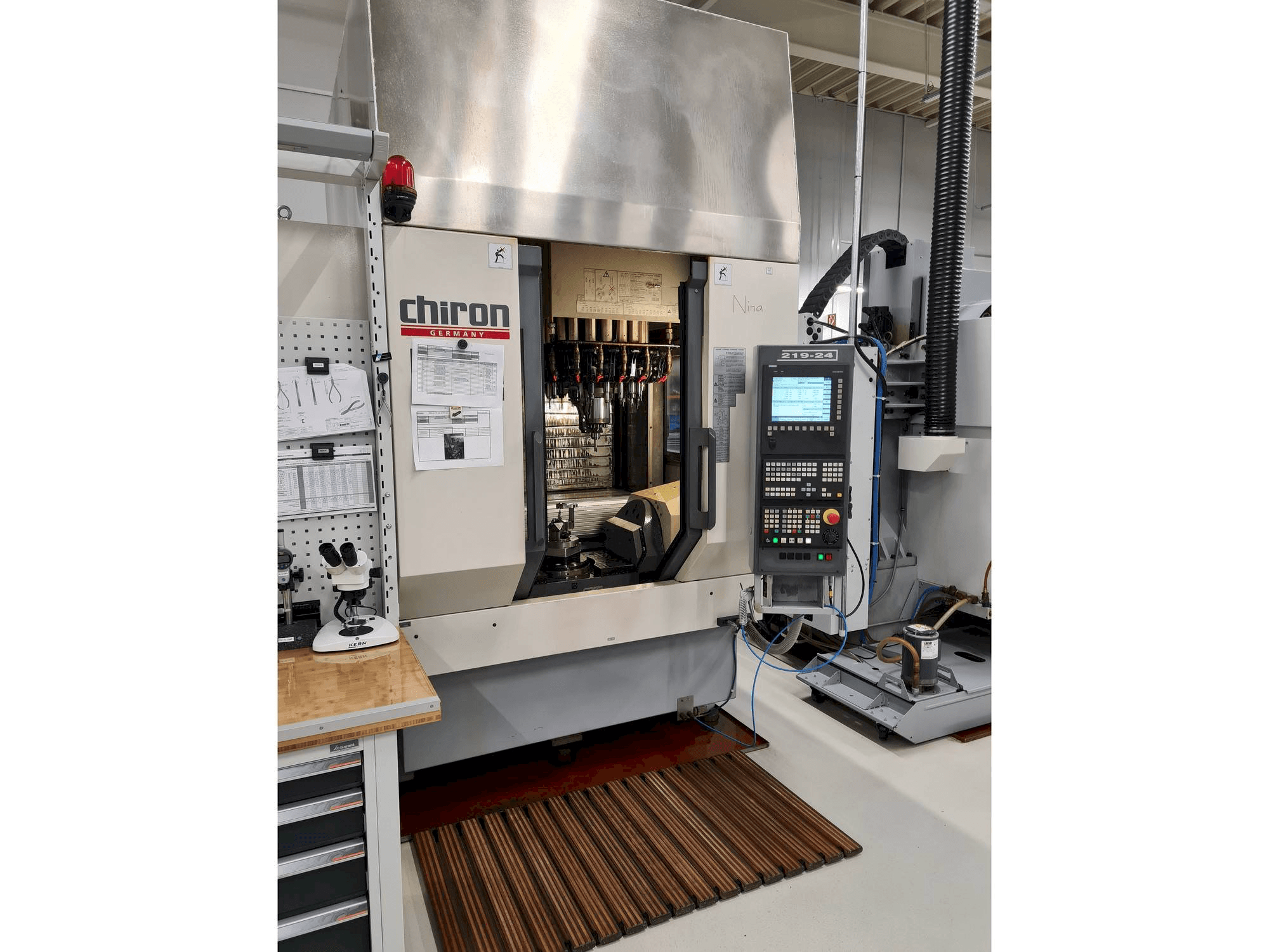 Prikaz stroja CHIRON FZ 15 S sprijeda