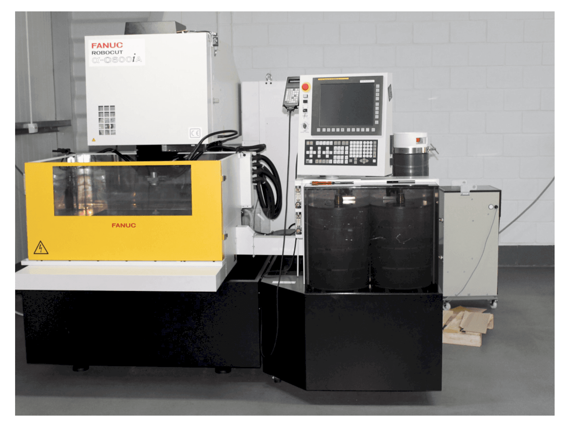 Prikaz stroja FANUC RoboCut Alfa C600iA sprijeda