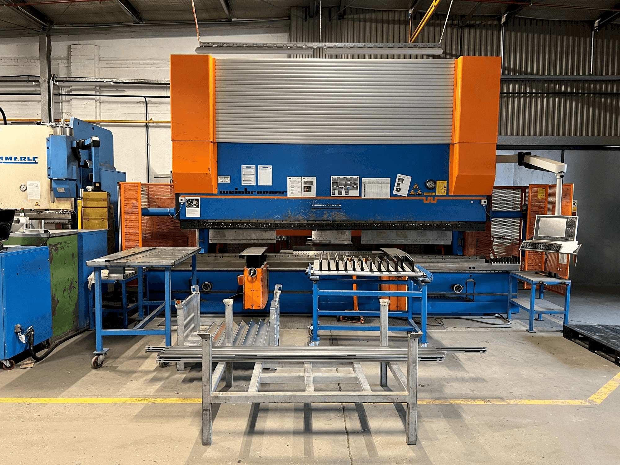 Prikaz stroja Weinbrenner GP400 sprijeda