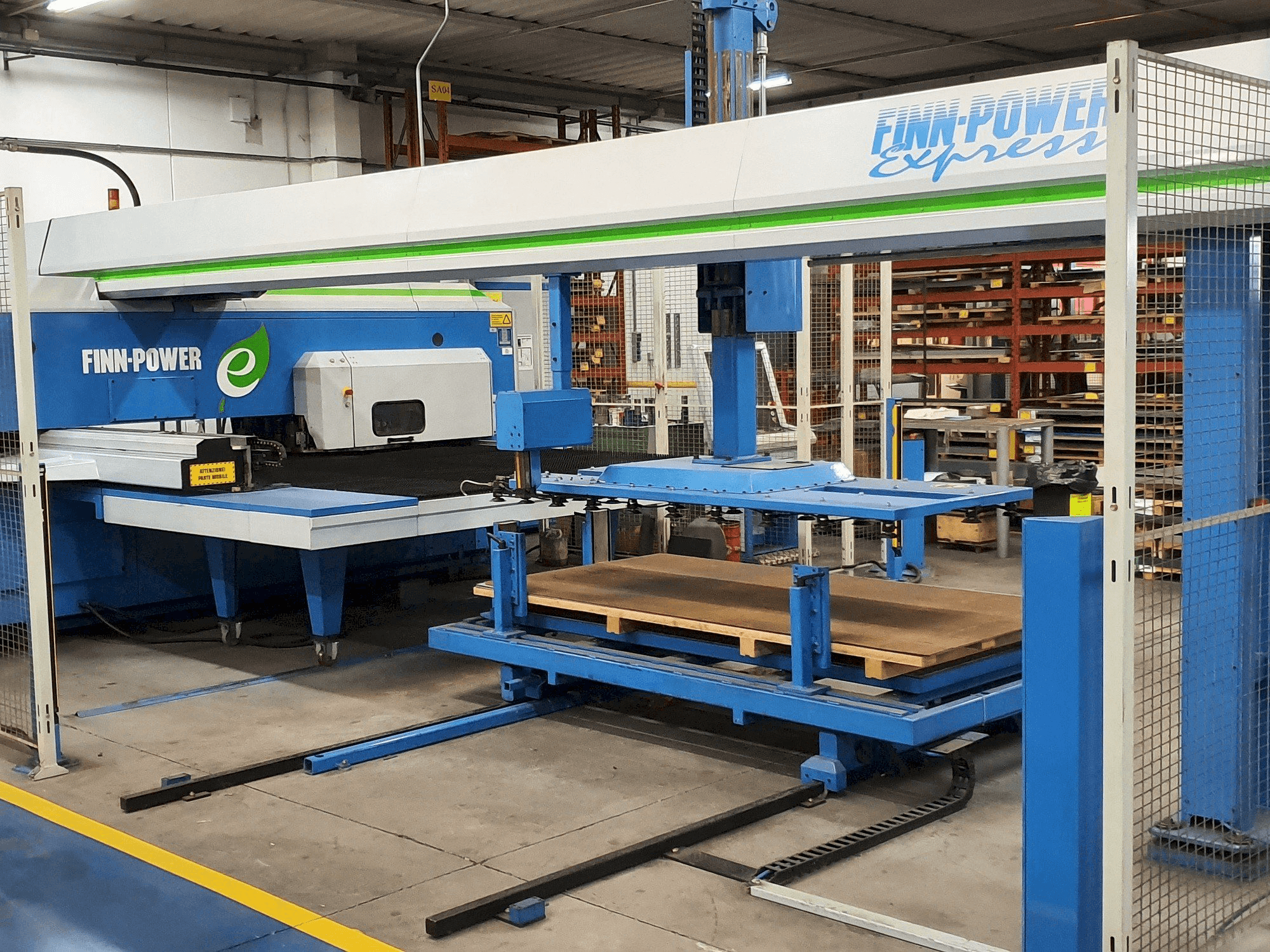 Prikaz stroja Finn-Power E5 U sprijeda