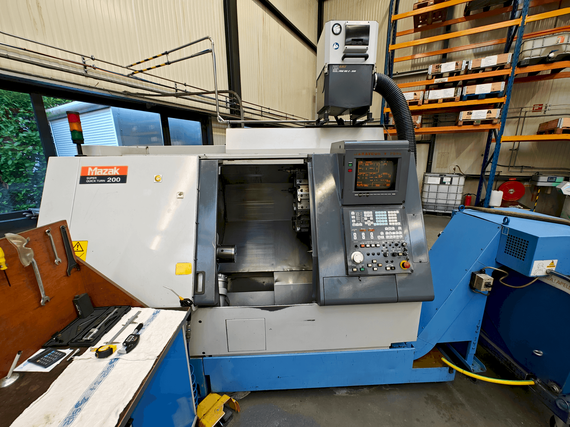 Prikaz stroja Mazak SQT-200 sprijeda