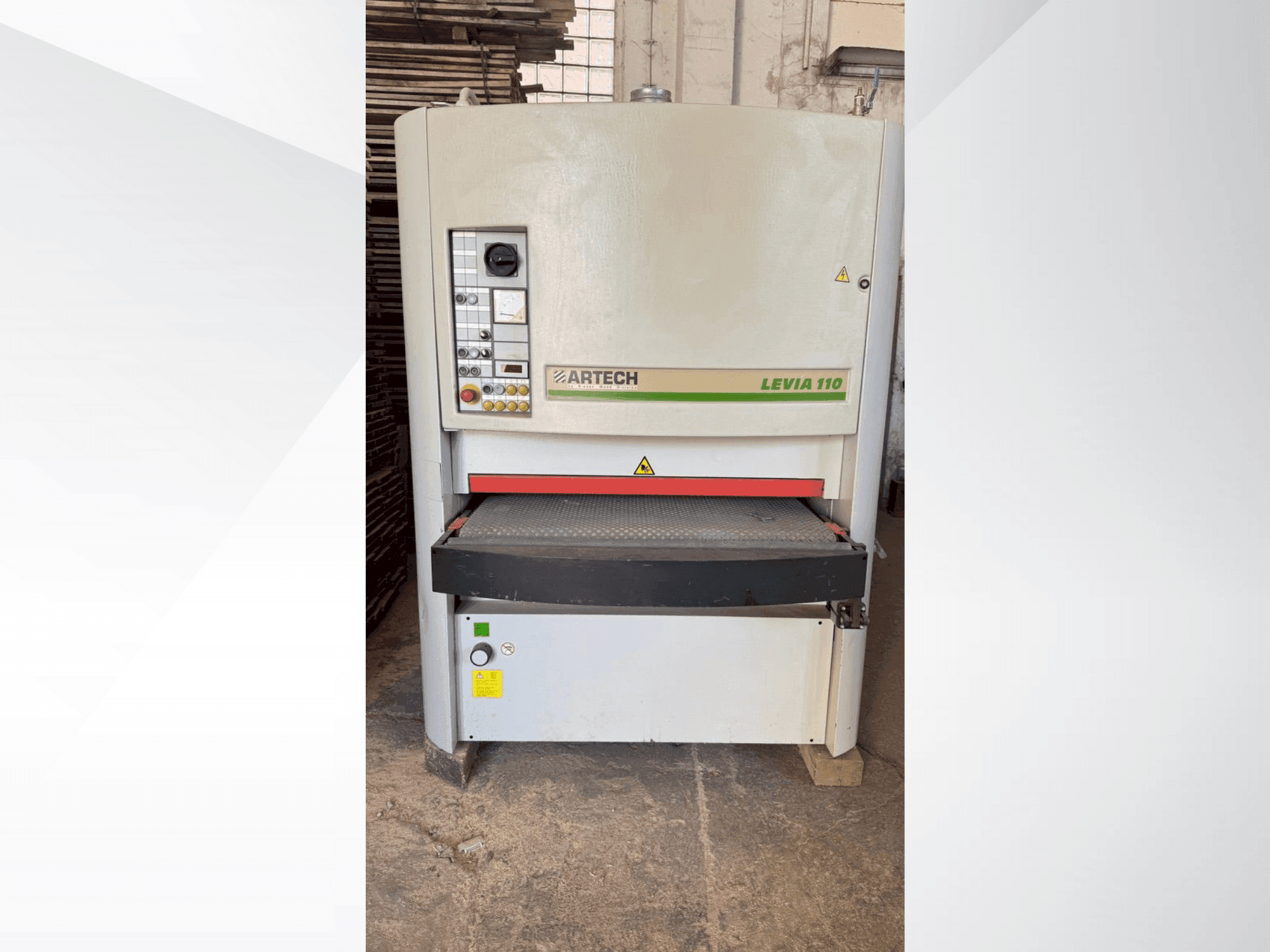 Prikaz stroja BIESSE Levia 110 sprijeda