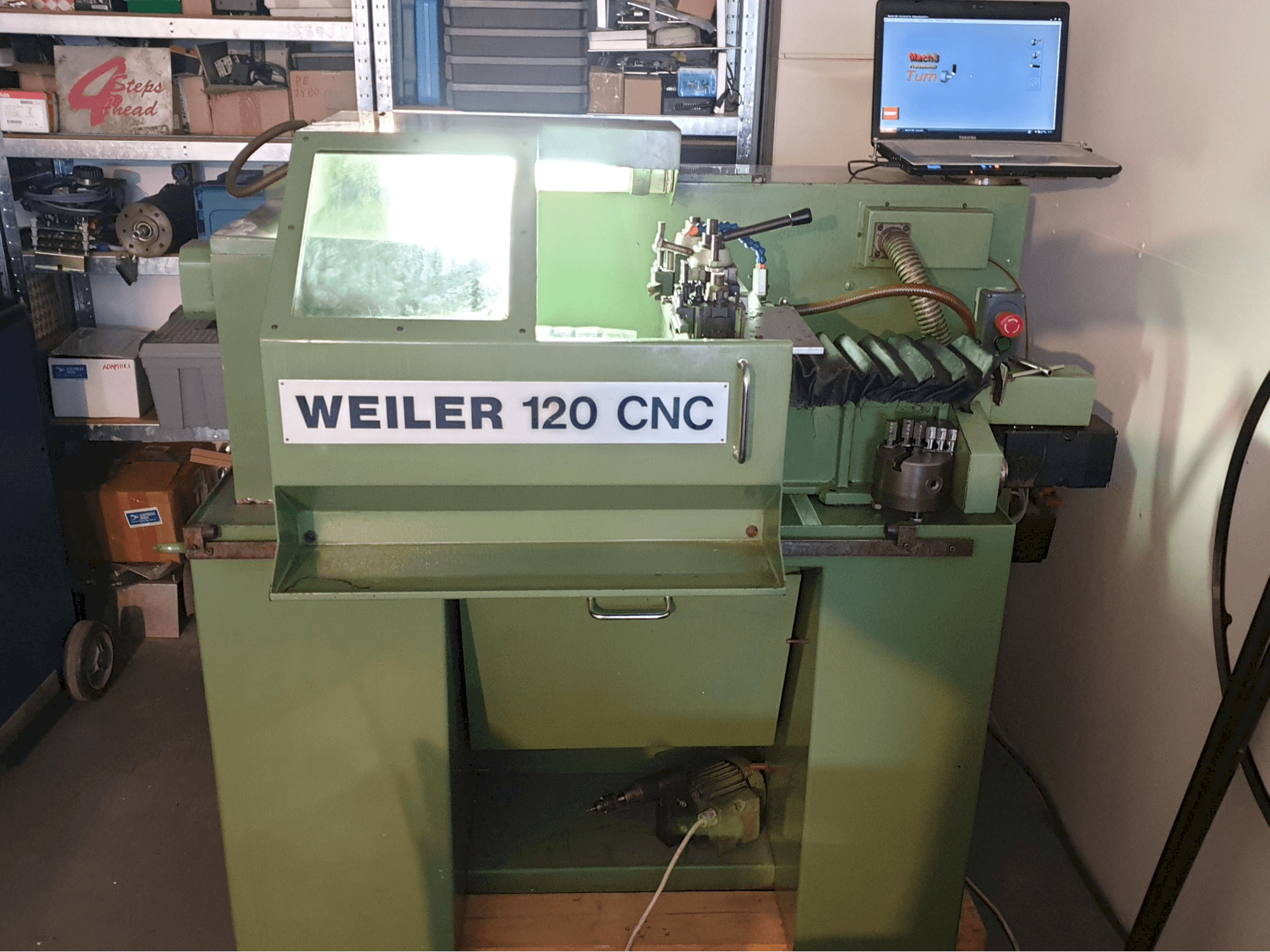 Prikaz stroja Weiler 120 CNC sprijeda