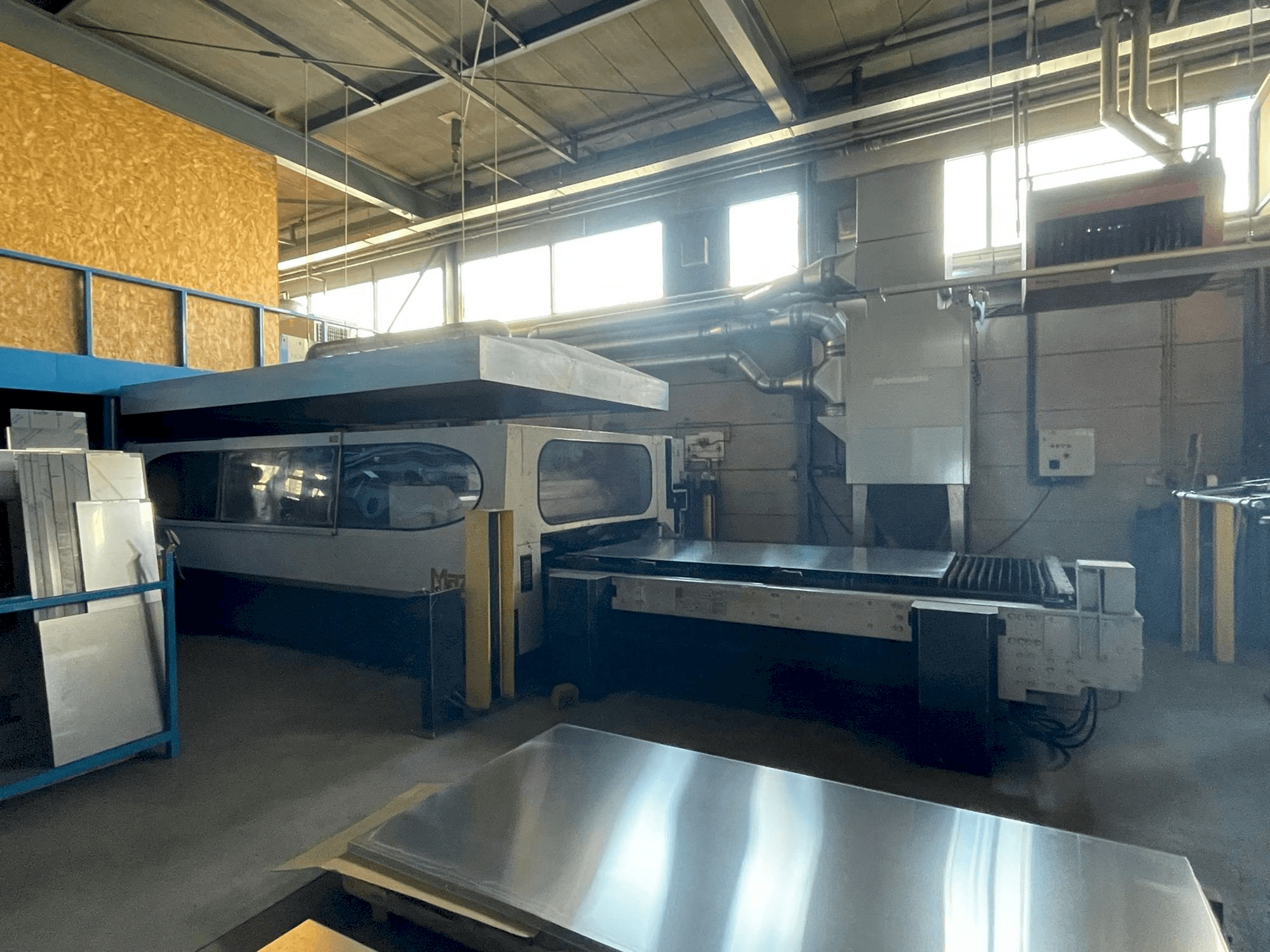 Prikaz stroja Mazak HyperGear 510 sprijeda