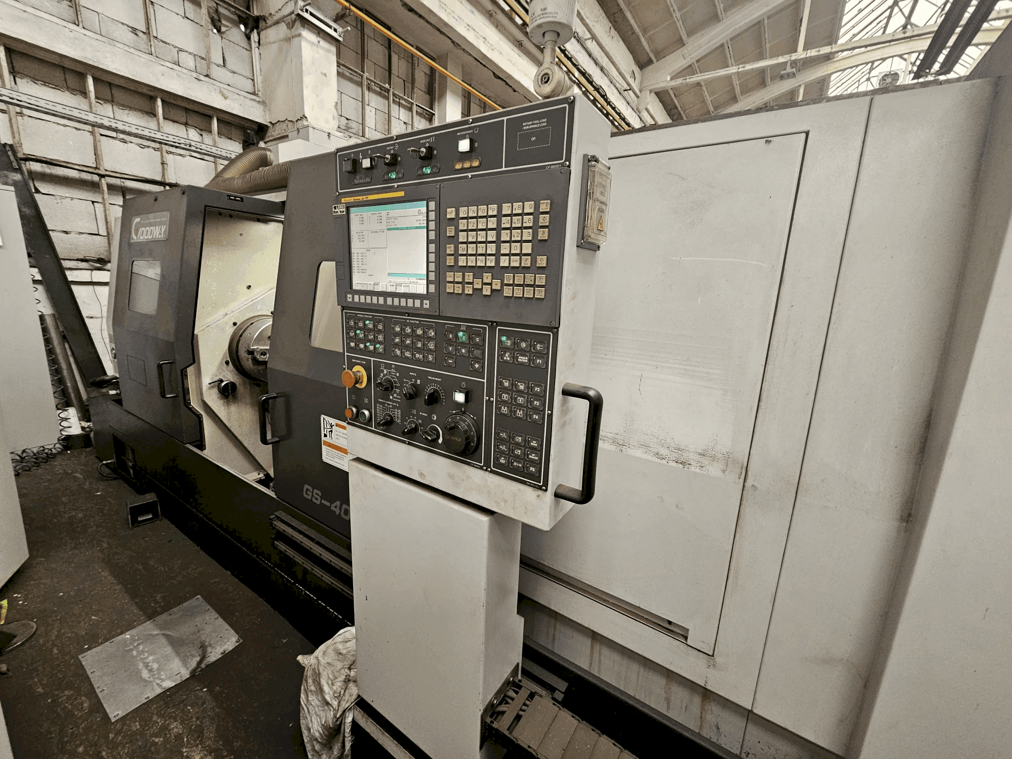 Prikaz stroja Goodway GS-4000LM sprijeda