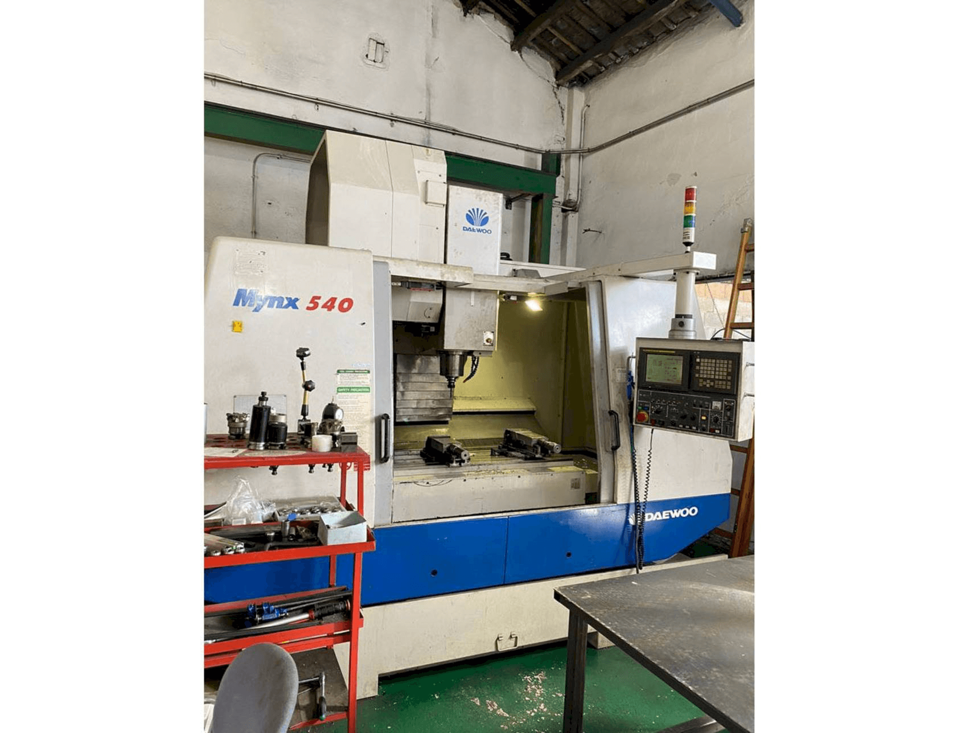 Prikaz stroja DAEWOO Mynx 540 sprijeda