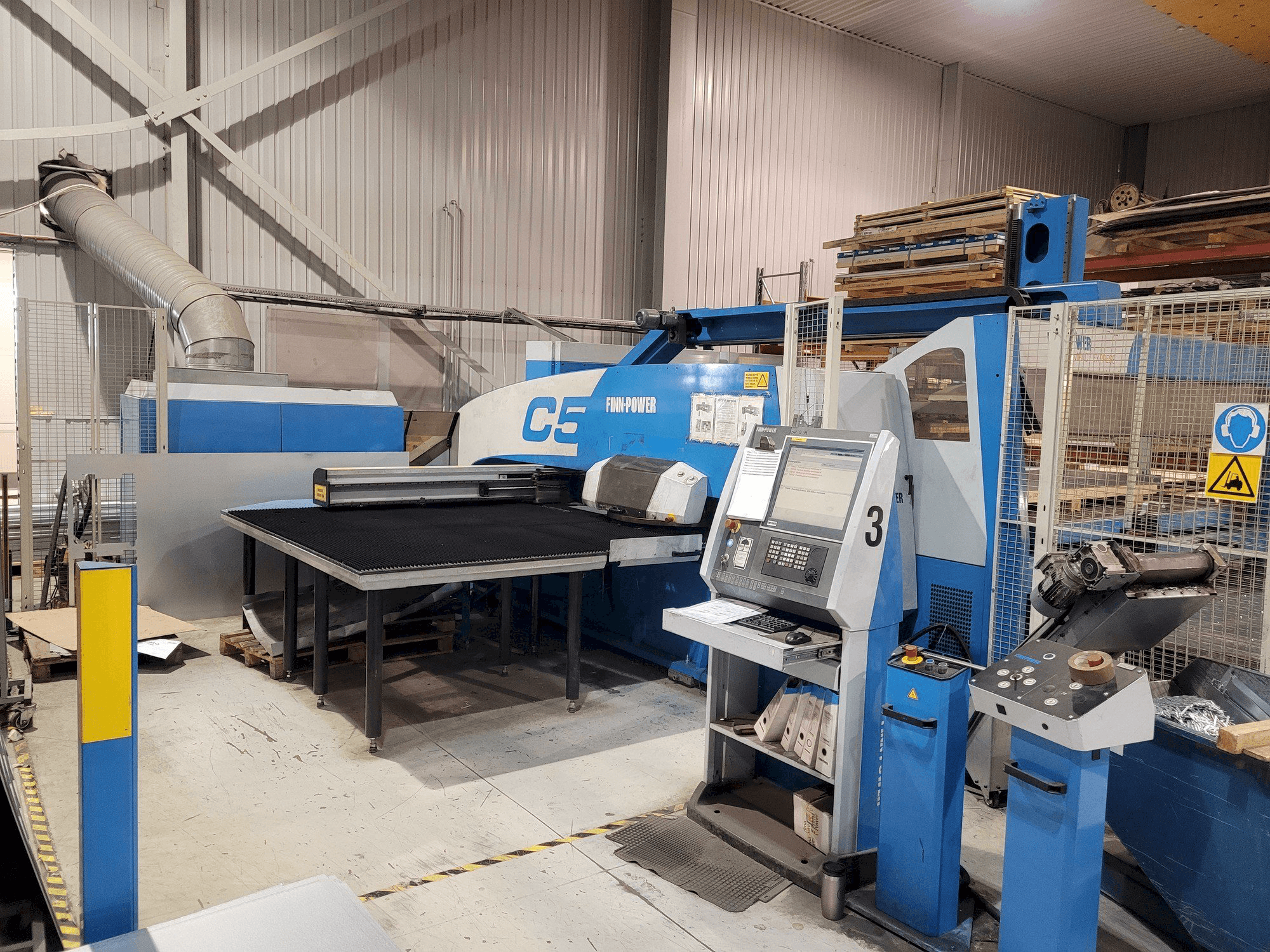 Prikaz stroja Finn-Power C5 12 43 with Compact Express sprijeda