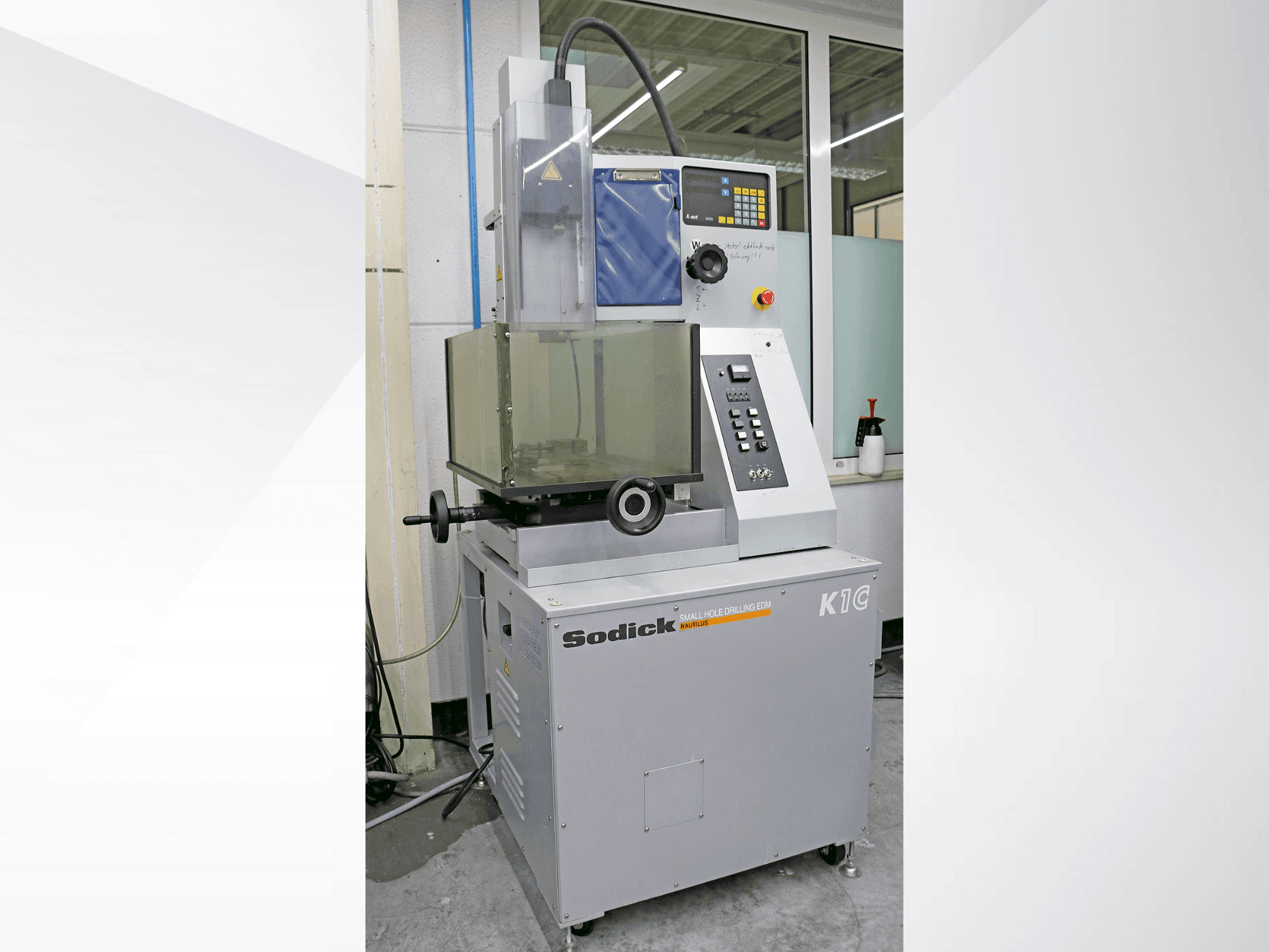 Prikaz stroja Sodick KIC sprijeda
