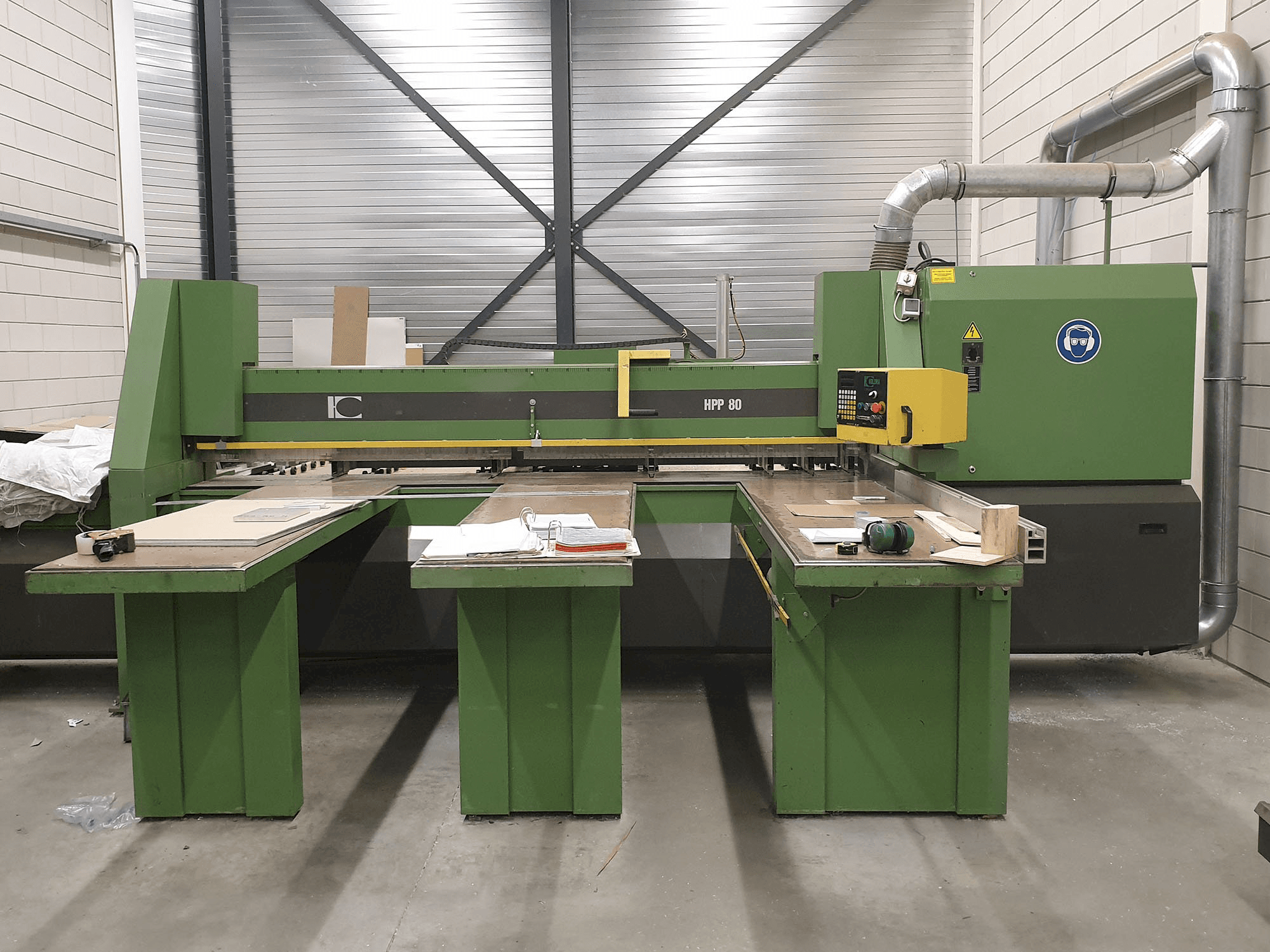Prikaz stroja HOLZMA HPP 80/32 sprijeda