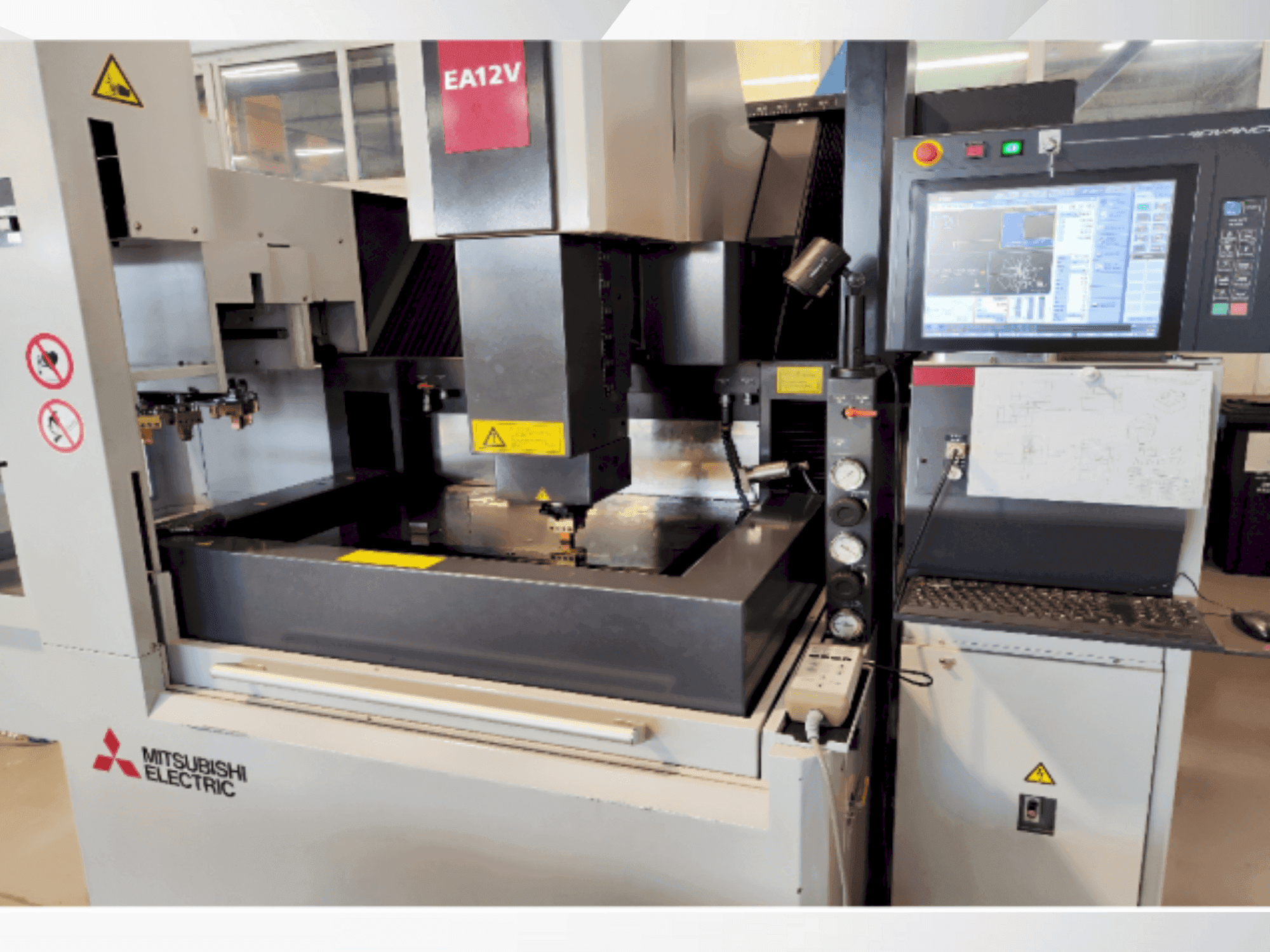 Prikaz stroja Mitsubishi EA12VM ADVANCE sprijeda