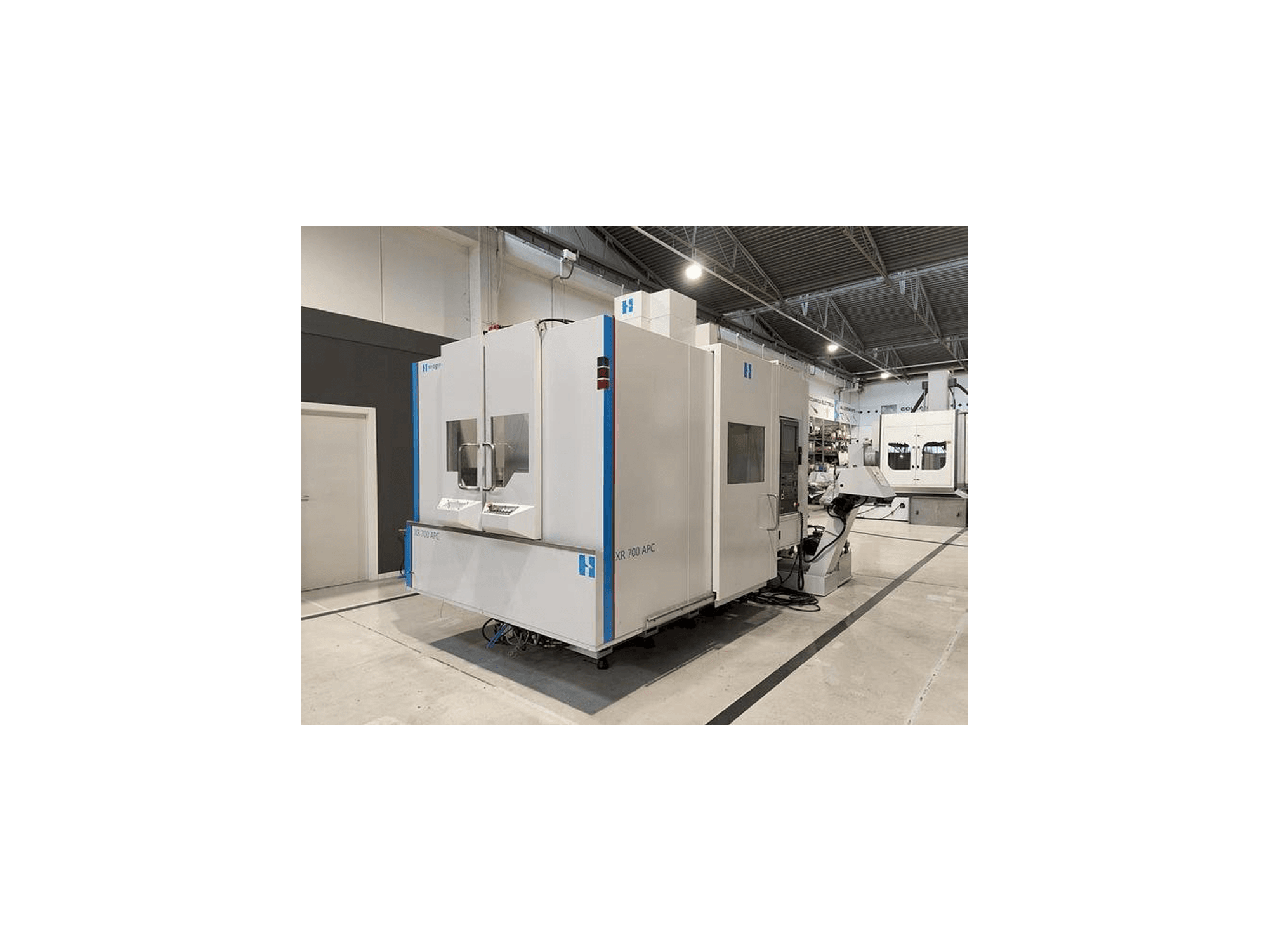 Prikaz stroja Bridgeport XR-700 APC sprijeda