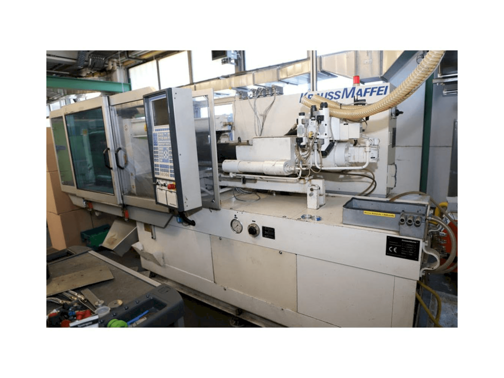 Prikaz desne strane stroja Krauss Maffei 65-220 C1