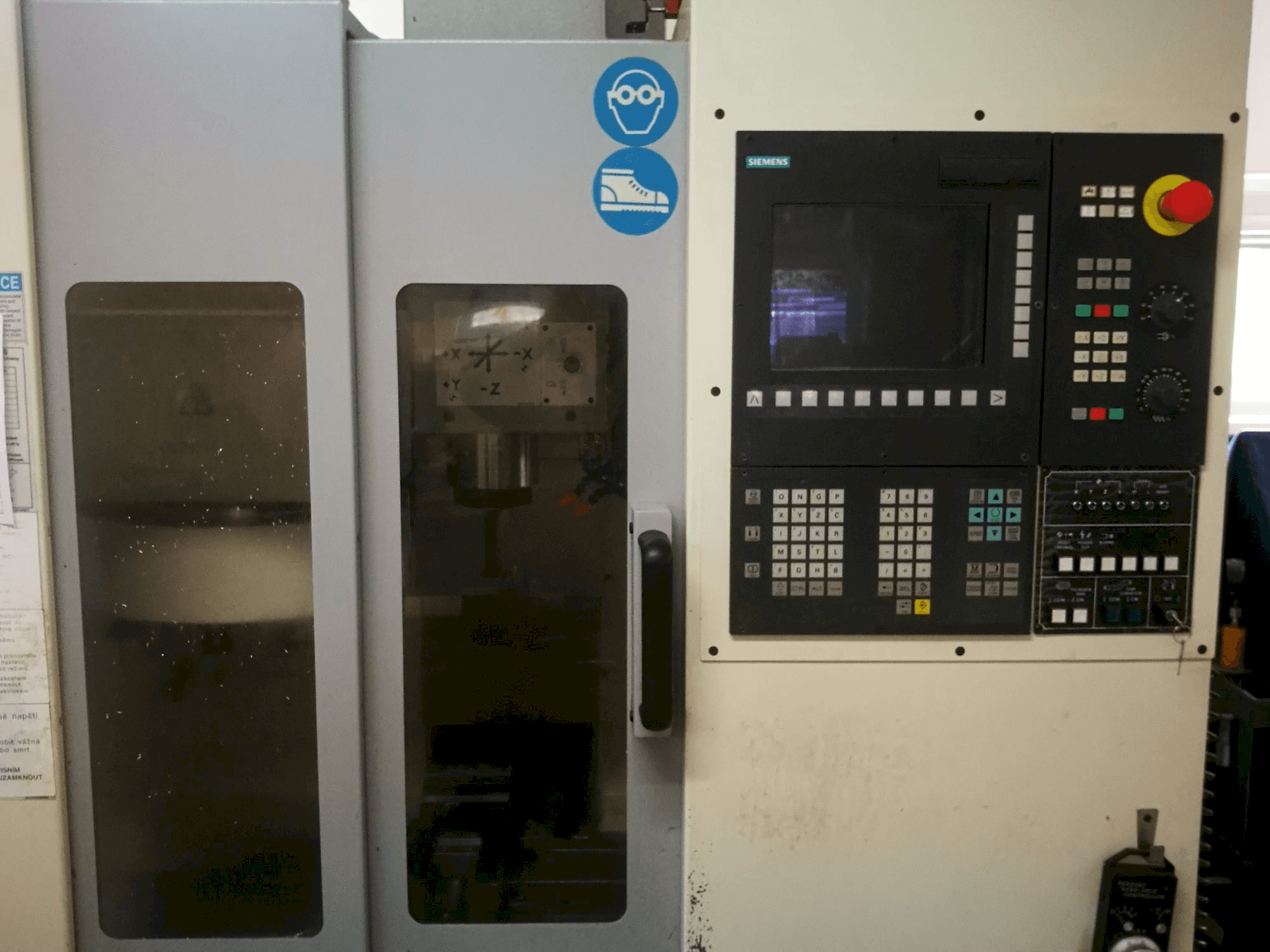 Prikaz stroja Chevalier 1418 VMC-40 sprijeda