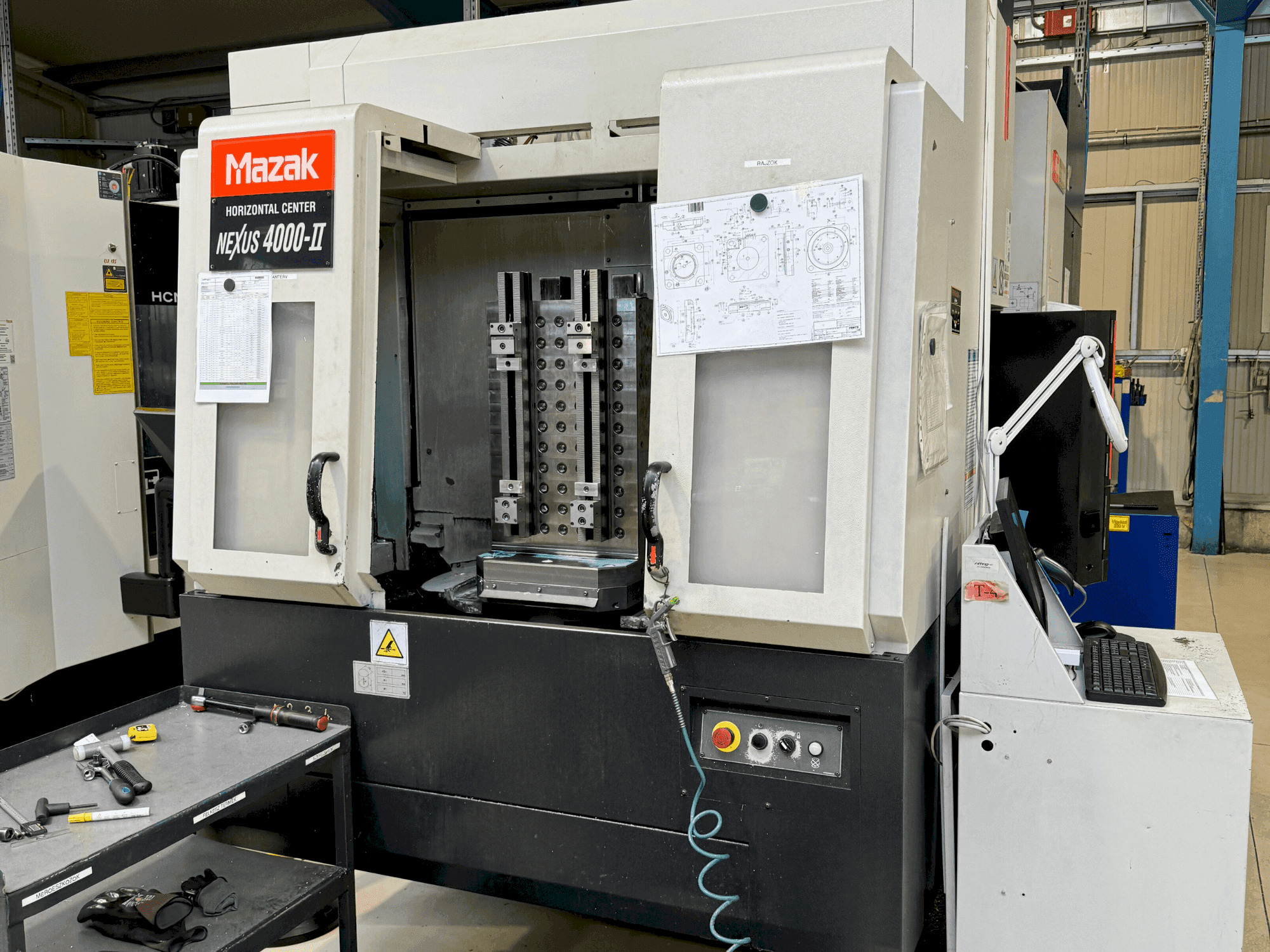 Prikaz stroja Mazak HCN 4000 II sprijeda