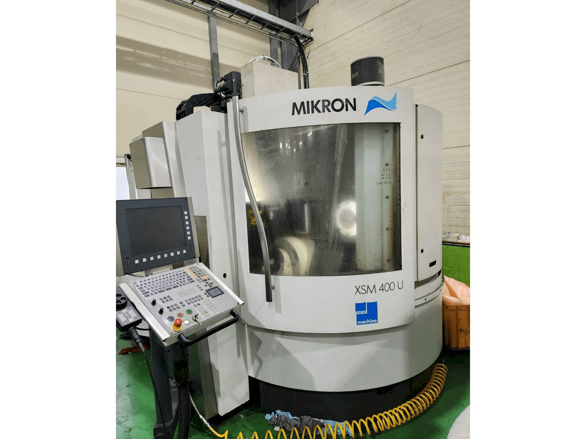 Prikaz stroja MIKRON XSM 400 U sprijeda