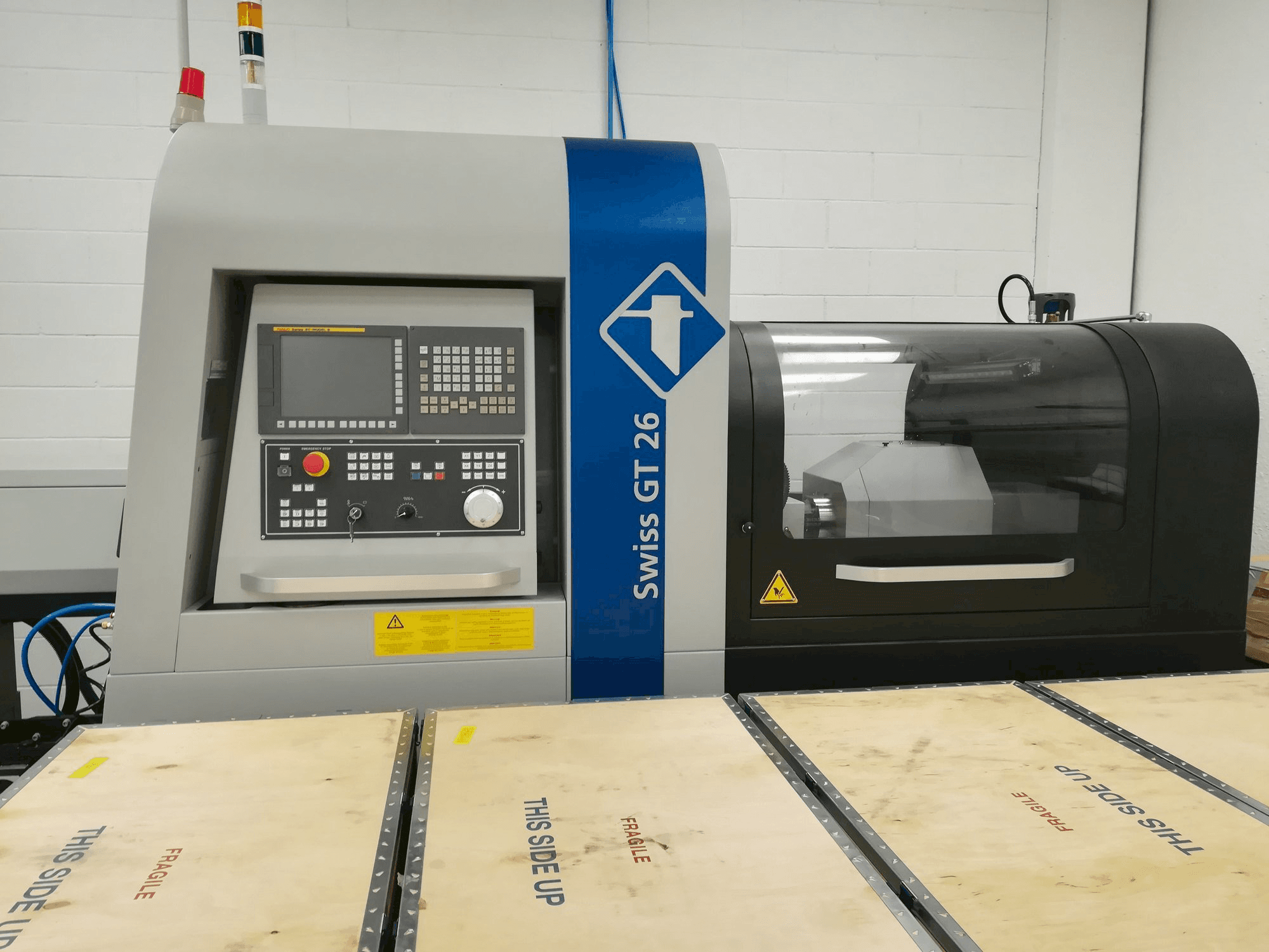 Prikaz stroja Swiss GT 26 sprijeda