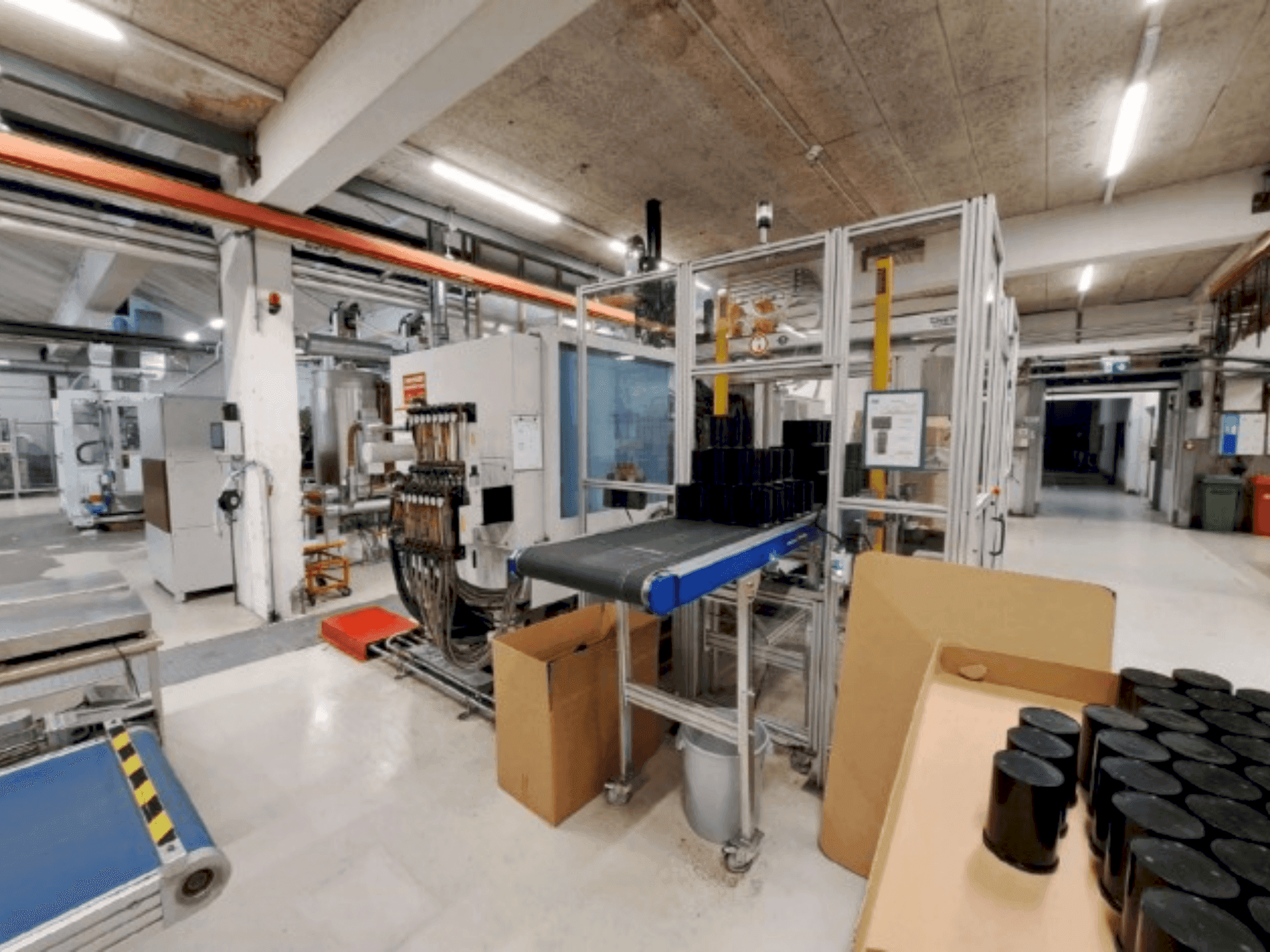 Prikaz stroja WITTMANN TM Xpress 270/2250 Unilopg B6P sprijeda