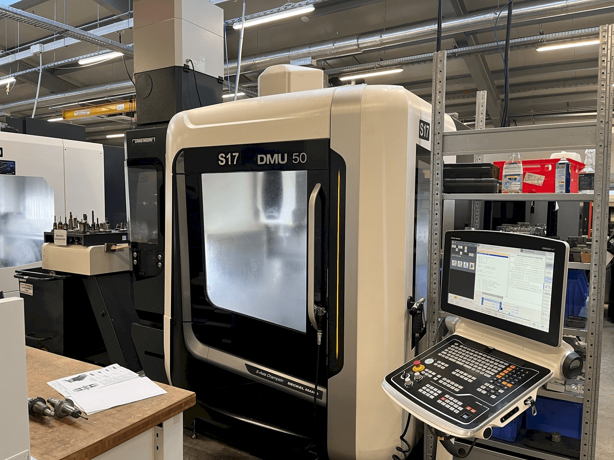 Prikaz stroja DMG MORI DMU 50 sprijeda