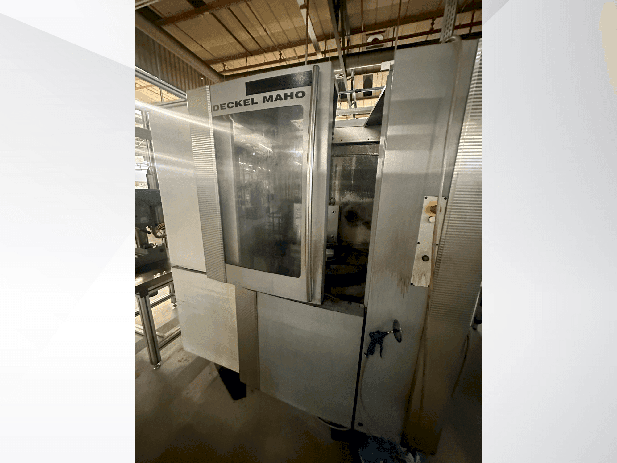 Prikaz stroja DECKEL MAHO DMC 50H sprijeda
