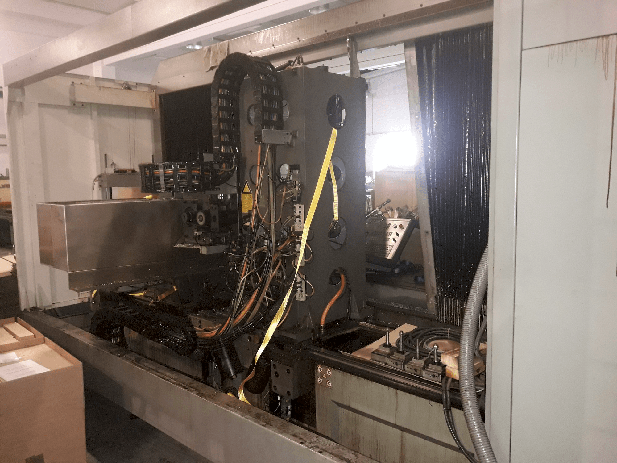Prikaz stroja DMG DMF 220 linear sprijeda