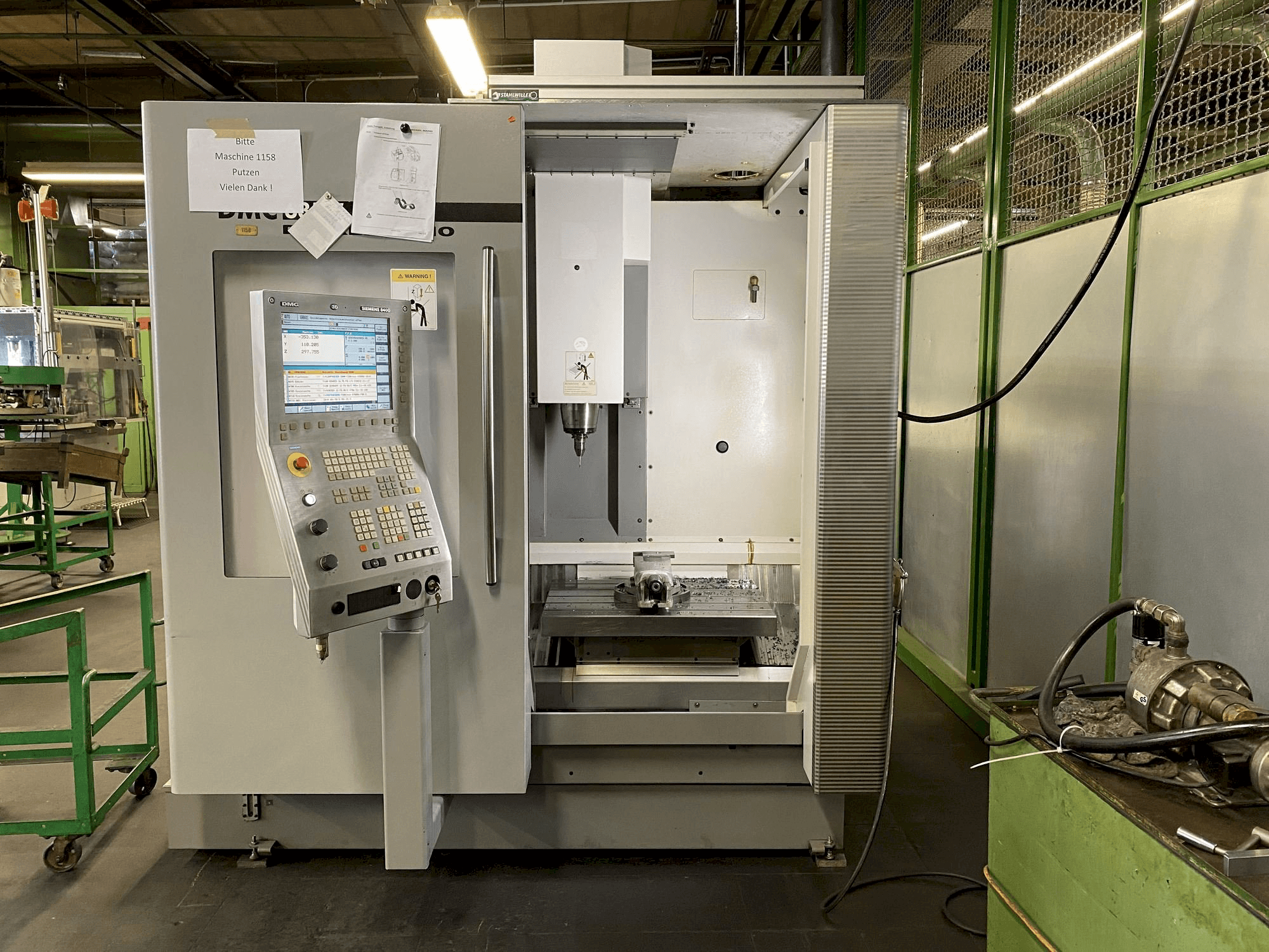 Prikaz stroja DECKEL MAHO DMC 635V sprijeda