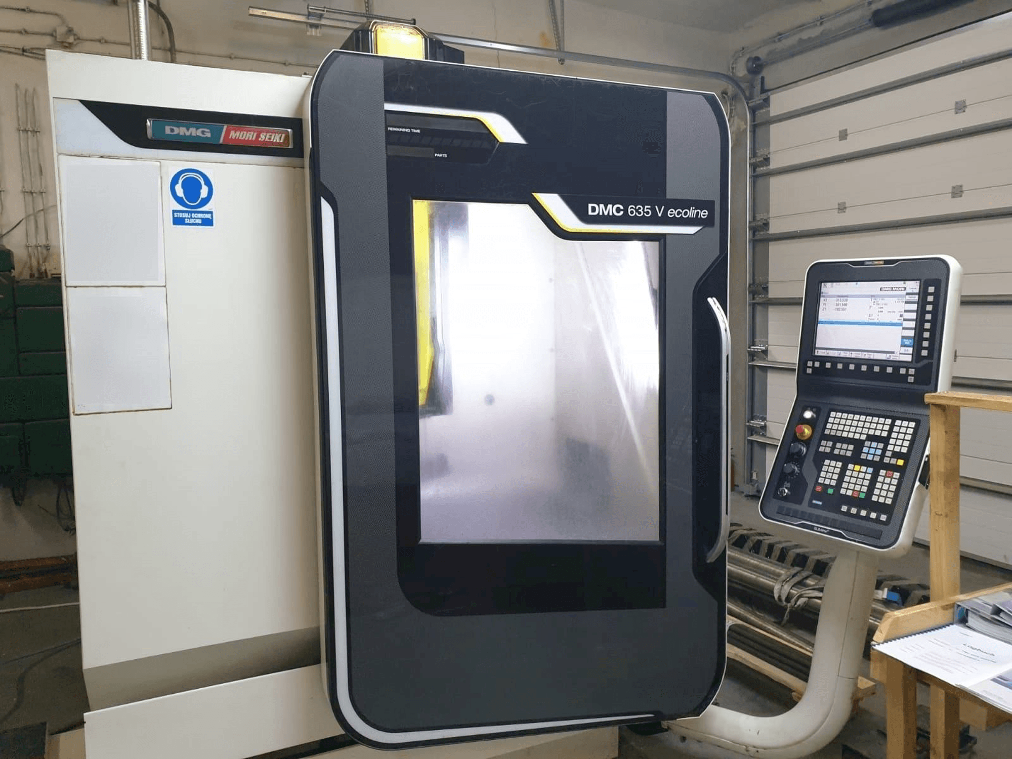 Prikaz stroja DMG DMC 635 V ecoline sprijeda