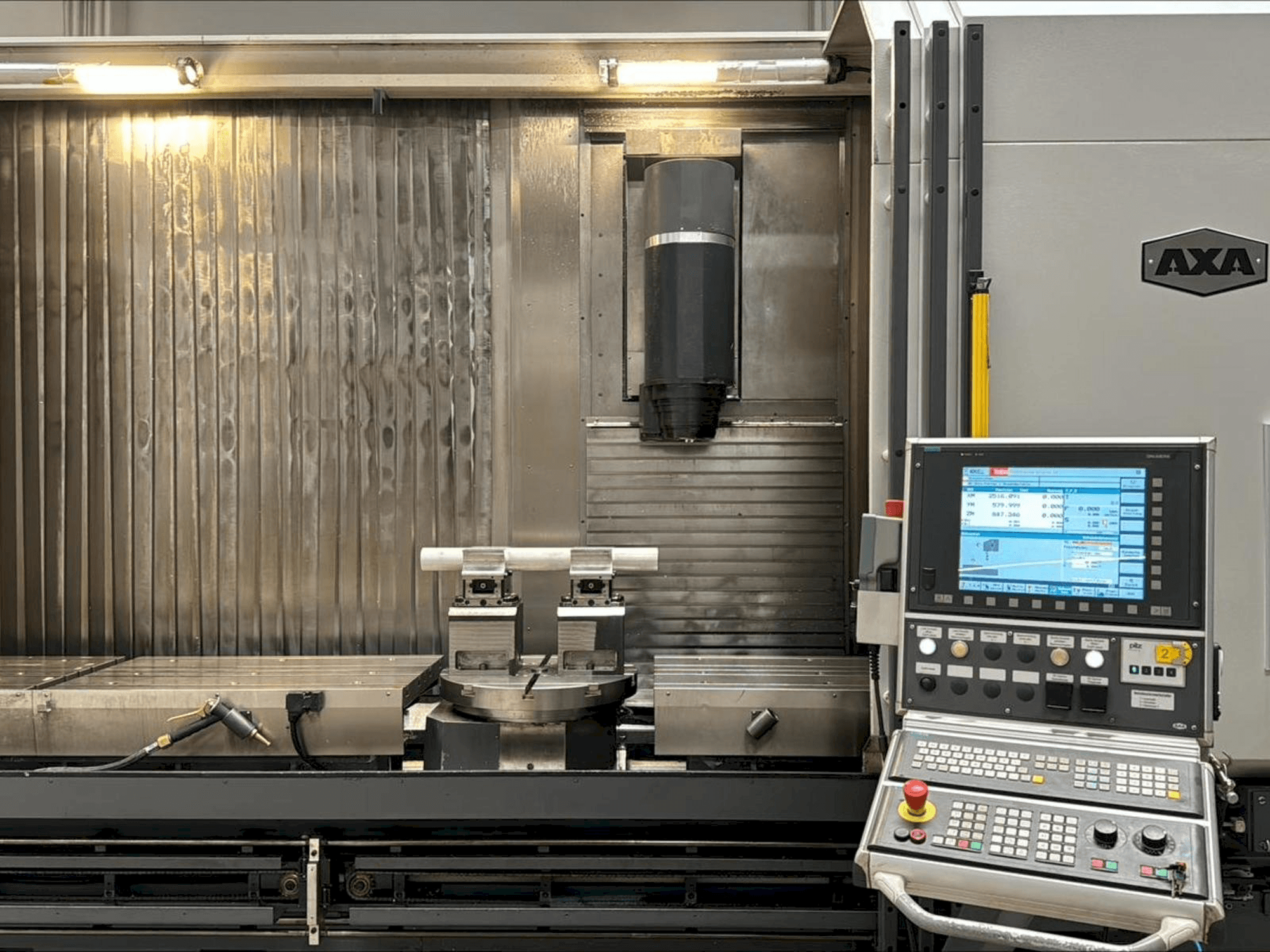 Prikaz stroja AXA VHC-2 sprijeda