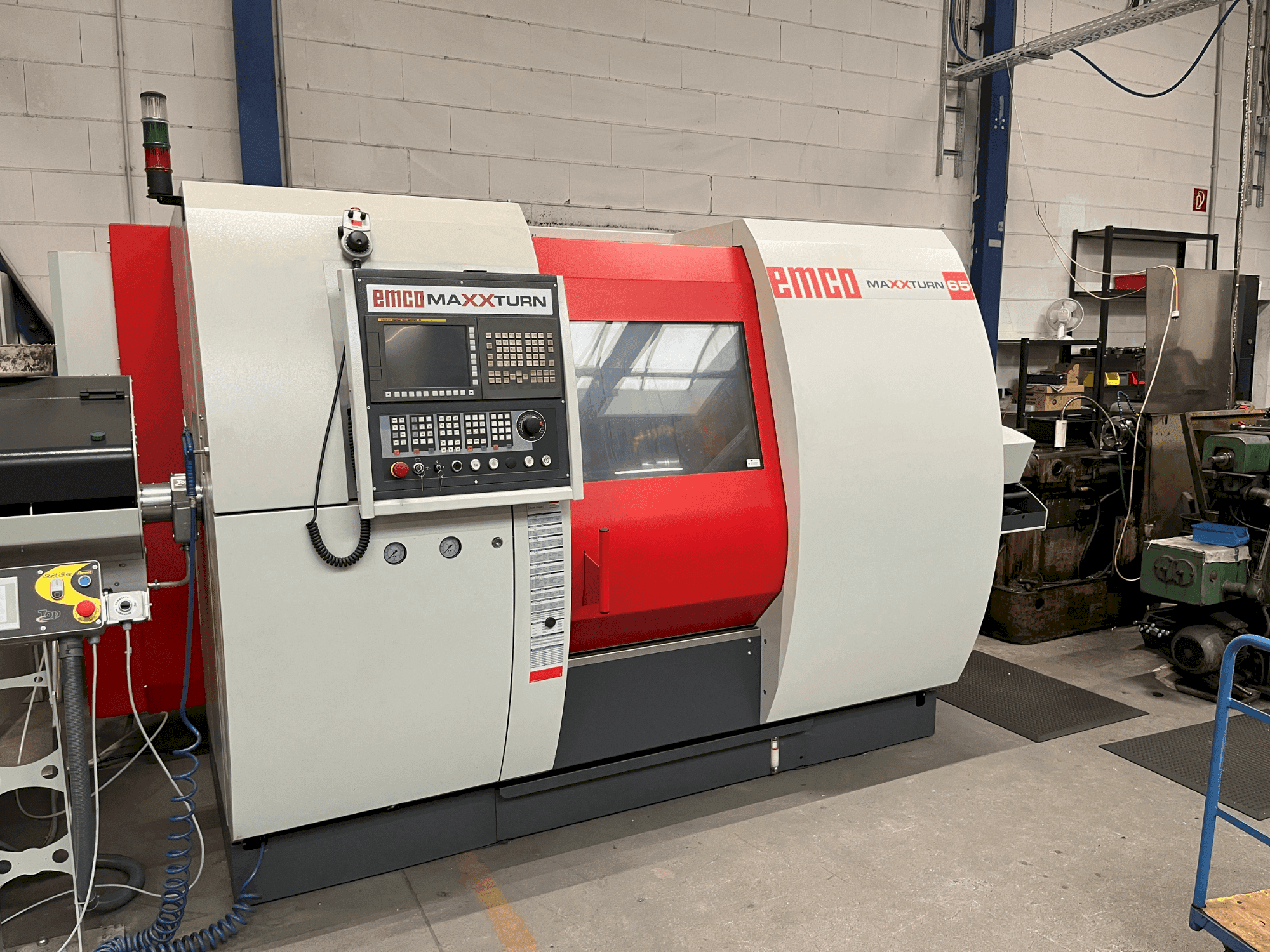 Prikaz stroja EMCO MaxxTurn 65 SMY sprijeda